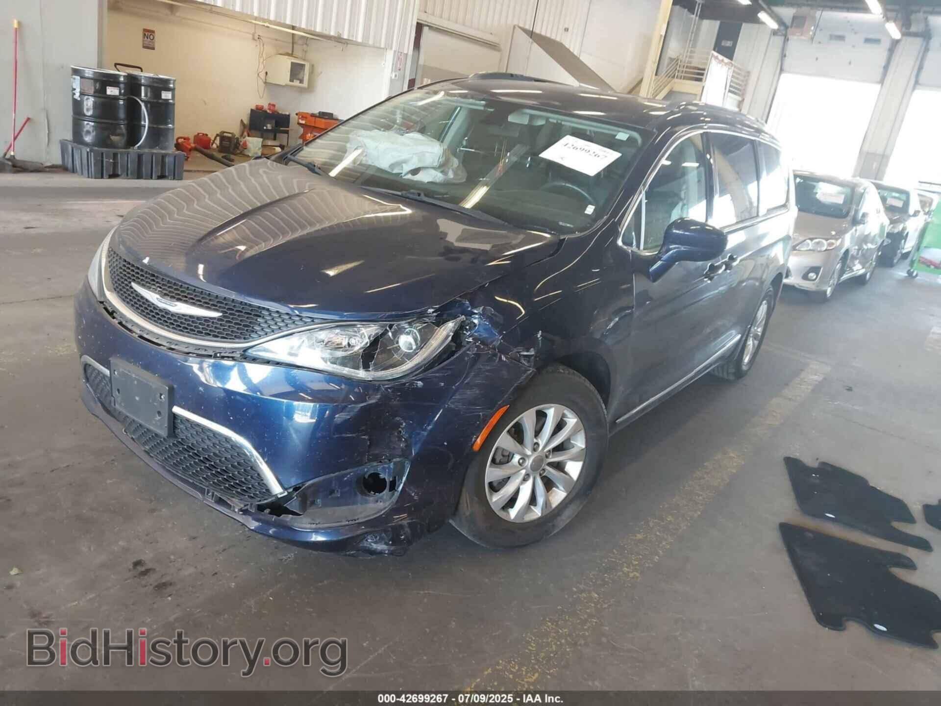 2018 CHRYSLER PACIFICA - VIN: 2C4RC1BGXJR353609 - Фото 2