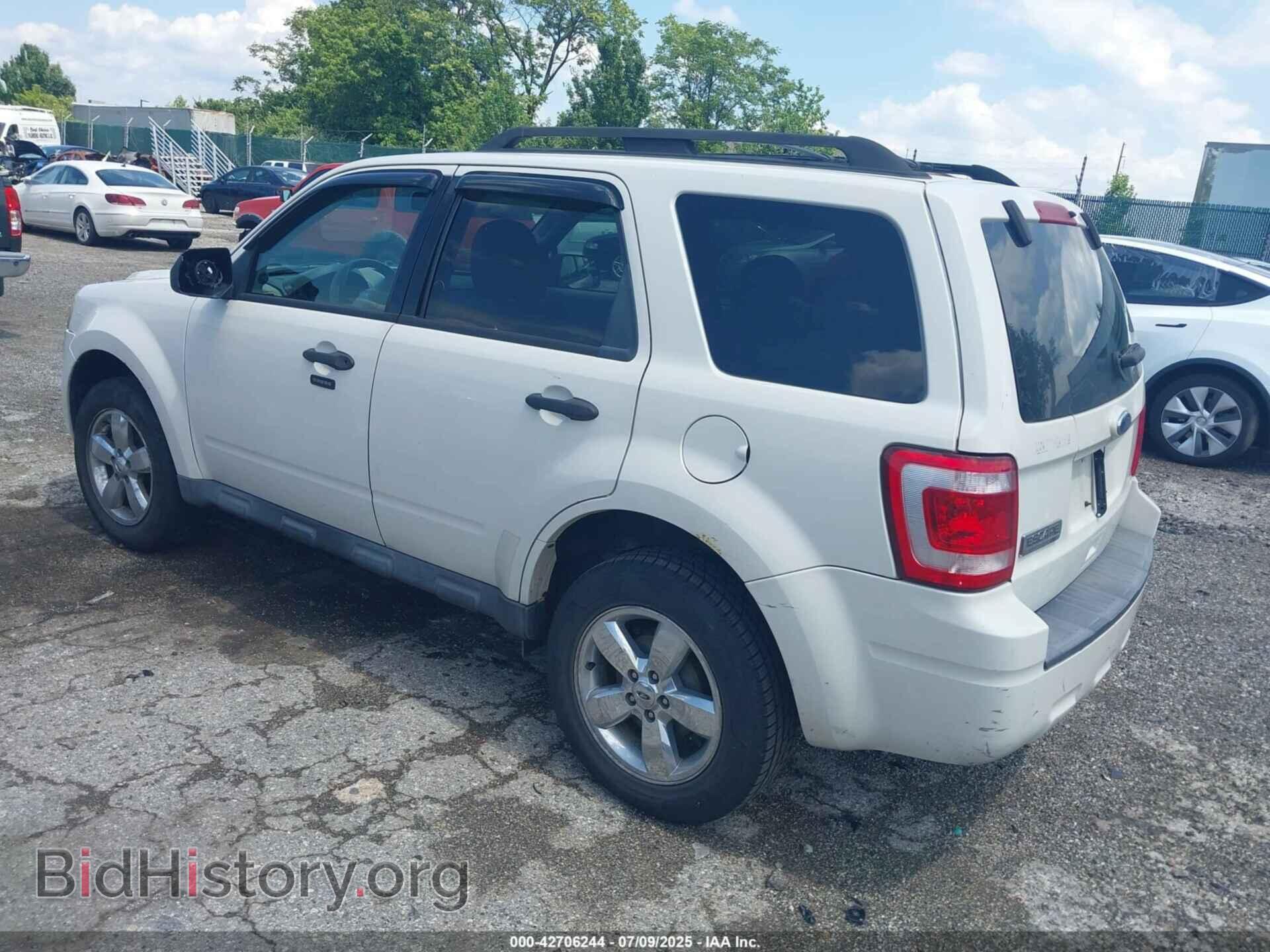 2011 FORD ESCAPE - VIN: 1FMCU9D78BKA18438 - Фото 3