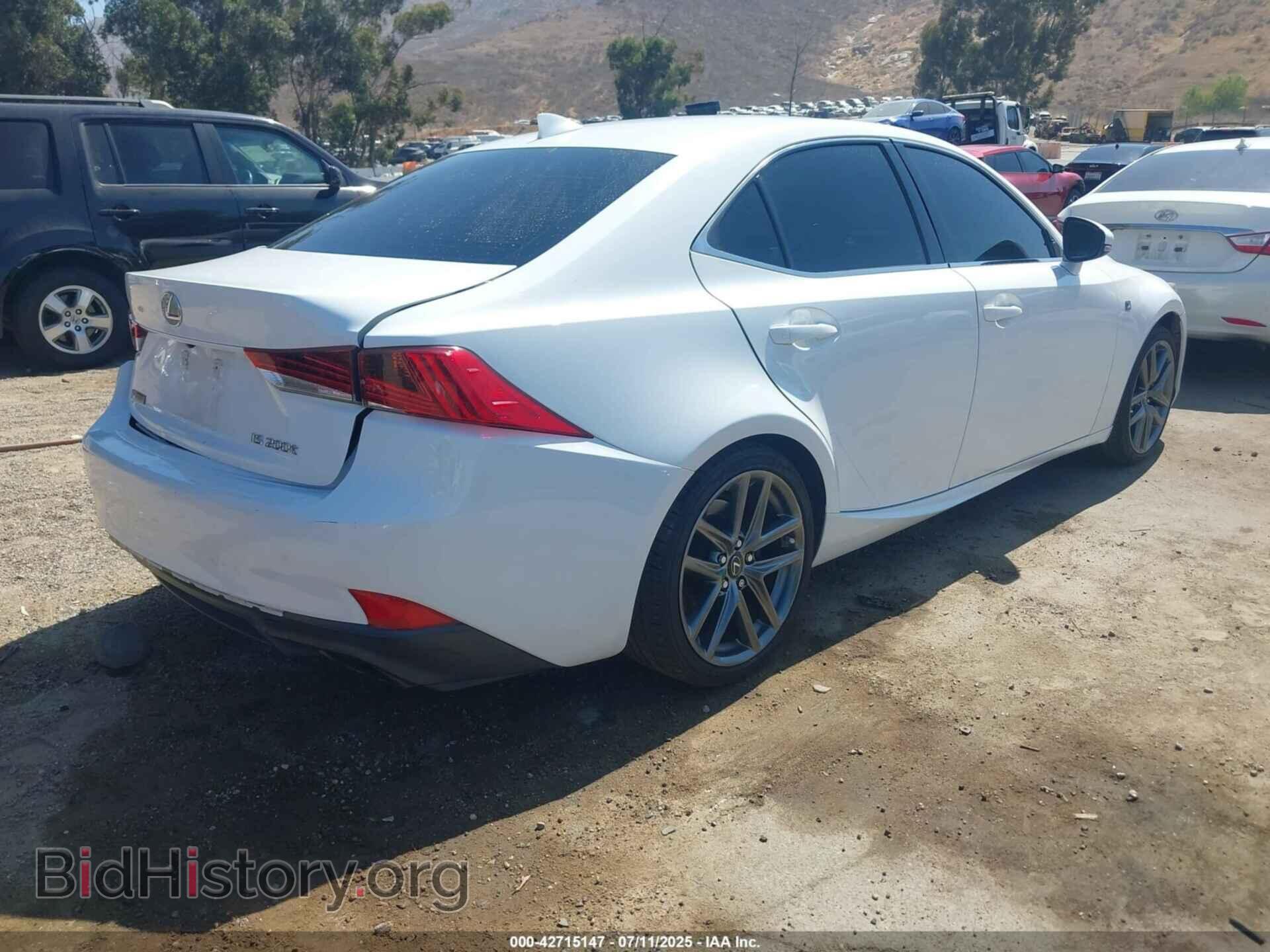 2017 LEXUS IS 200T - VIN: JTHBA1D21H5040446 - Фото 4