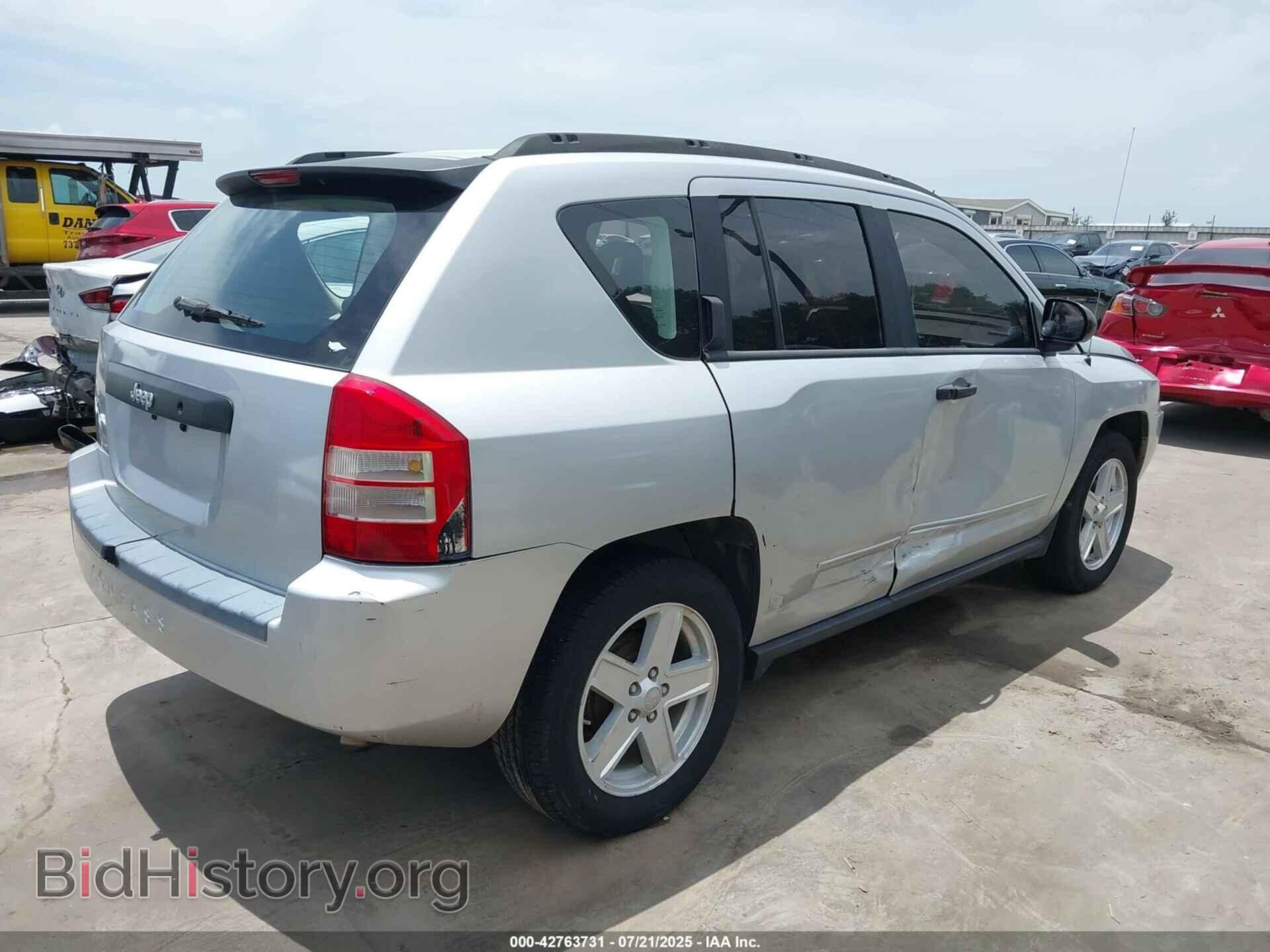2008 JEEP COMPASS - VIN: 1J8FT47088D714888 - Фото 4