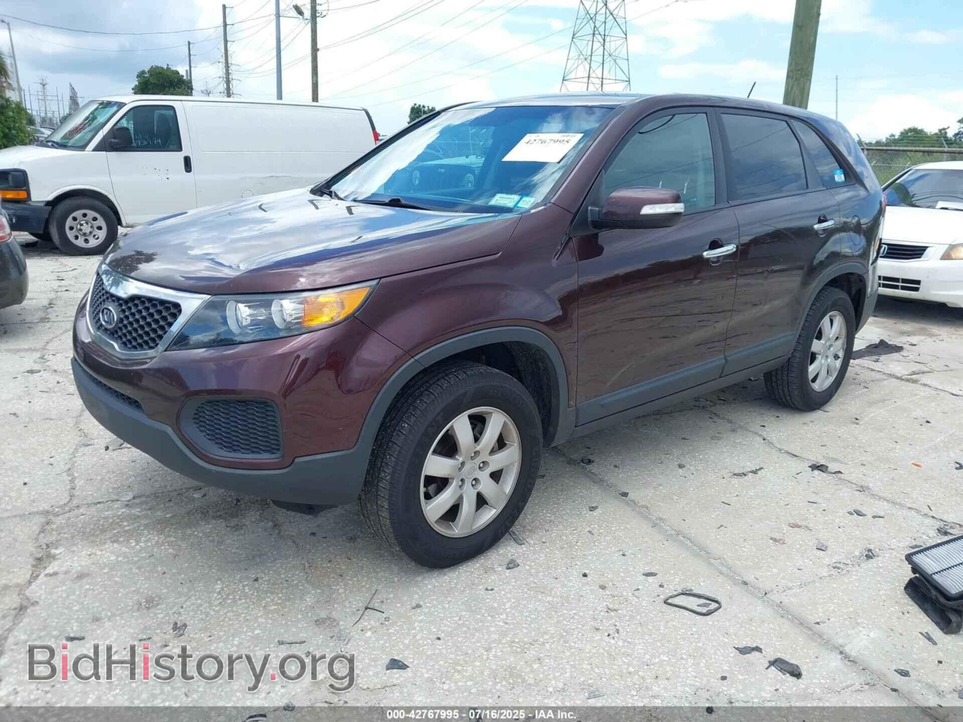 2011 KIA SORENTO - VIN: 5XYKT3A11BG053473 - Фото 2