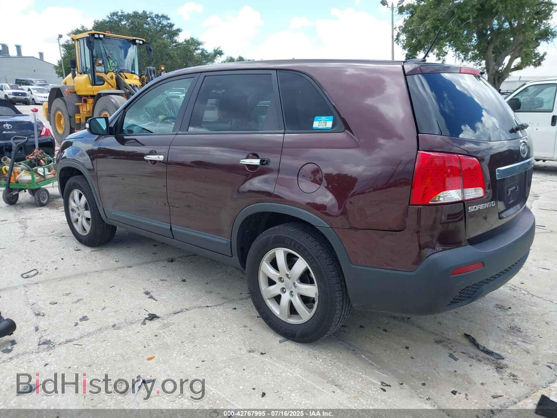 2011 KIA SORENTO - VIN: 5XYKT3A11BG053473 - Фото 3