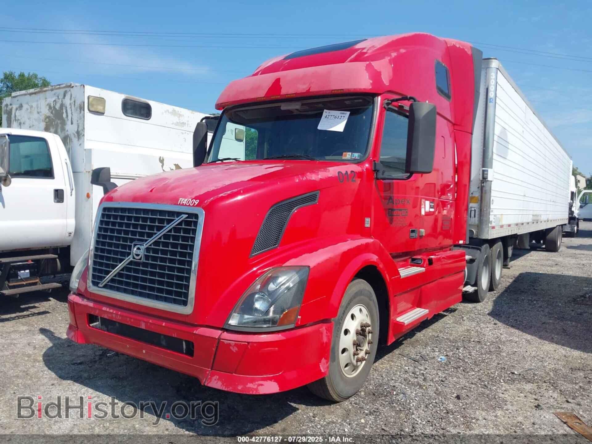 2013 VOLVO VN - VIN: 4V4NC9EG7DN132144 - Фото 2
