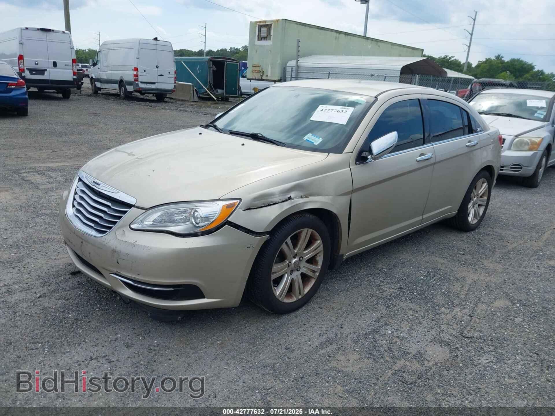 2013 CHRYSLER 200 - VIN: 1C3CCBAB2DN698592 - Фото 2