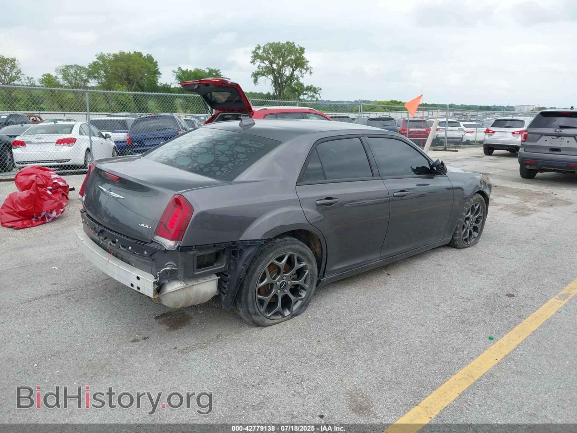 2018 CHRYSLER 300 - VIN: 2C3CCARG2JH338656 - Фото 4