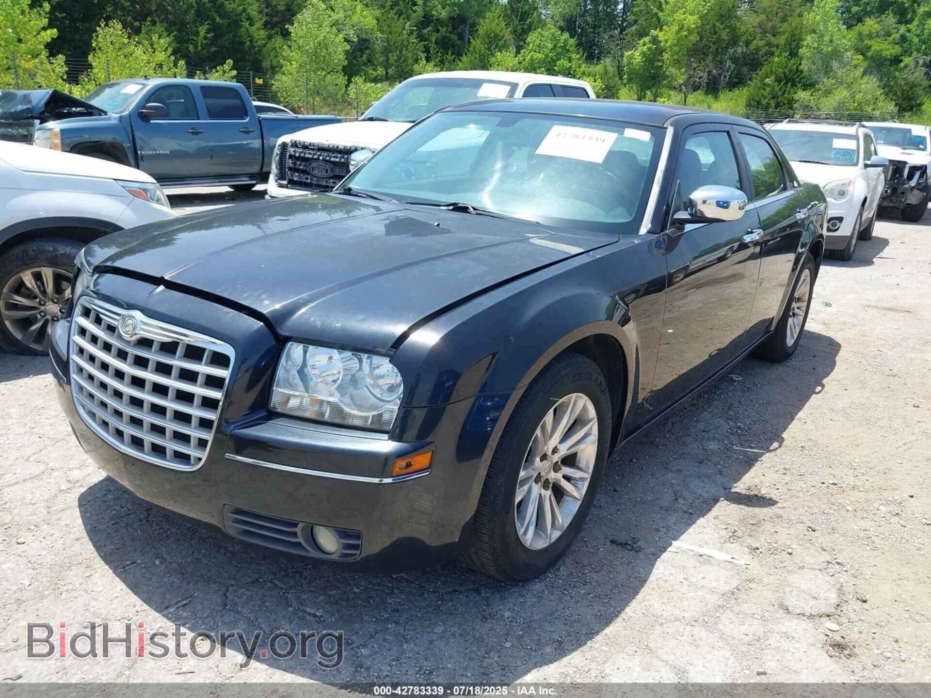 2010 CHRYSLER 300 - VIN: 2C3CA4CD3AH180530 - Фото 2