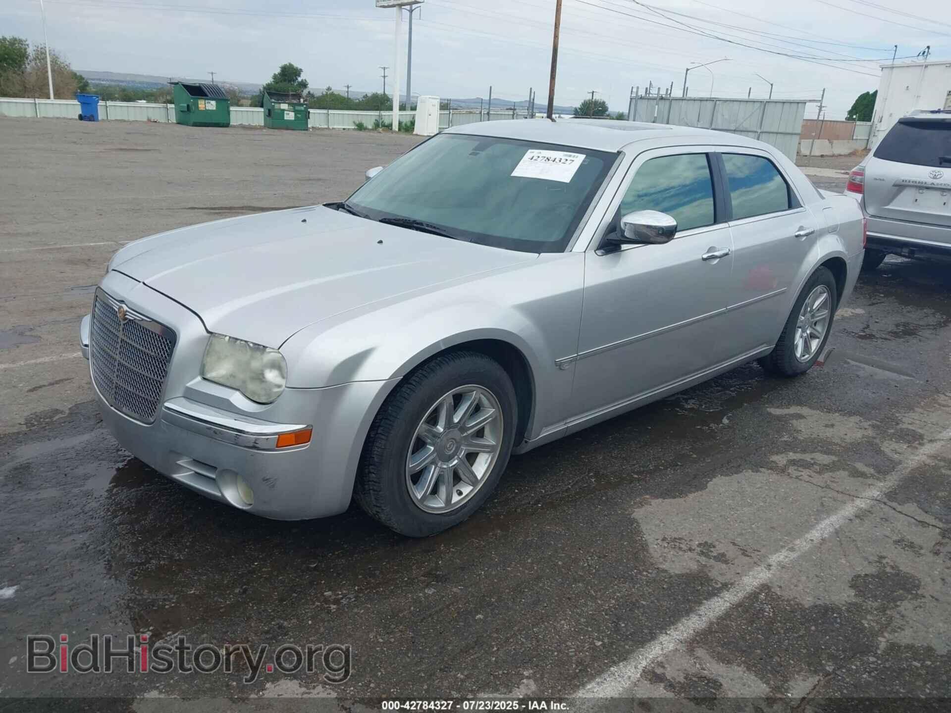 2006 CHRYSLER 300C - VIN: 2C3KA63H36H351729 - Фото 2
