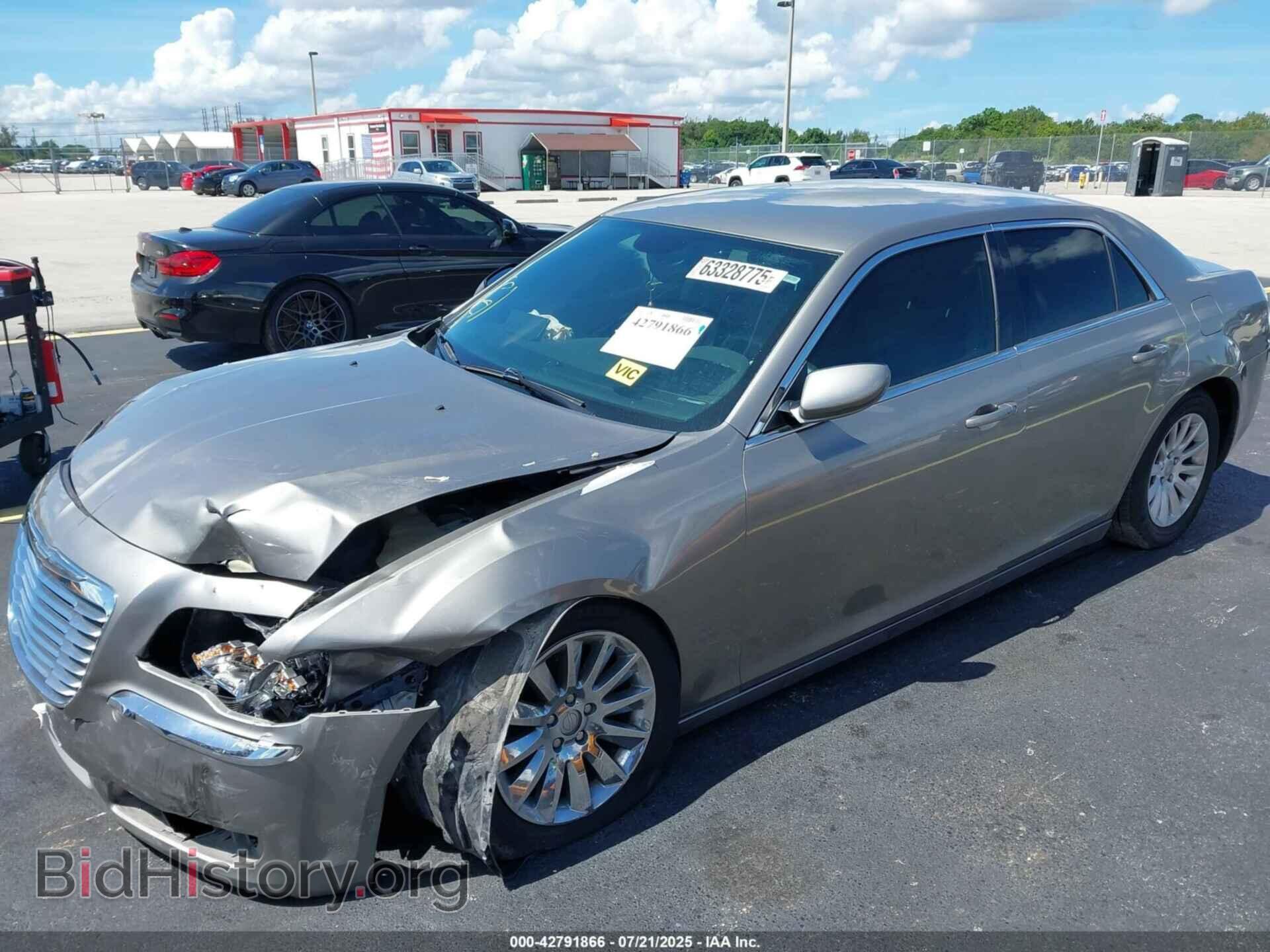 2014 CHRYSLER 300 - VIN: 2C3CCAAG6EH142009 - Фото 2