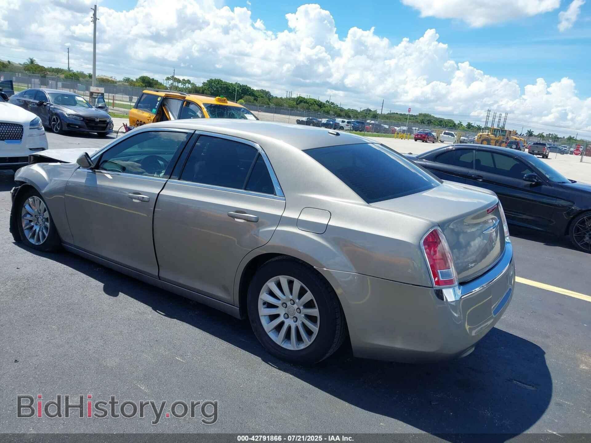 2014 CHRYSLER 300 - VIN: 2C3CCAAG6EH142009 - Фото 3