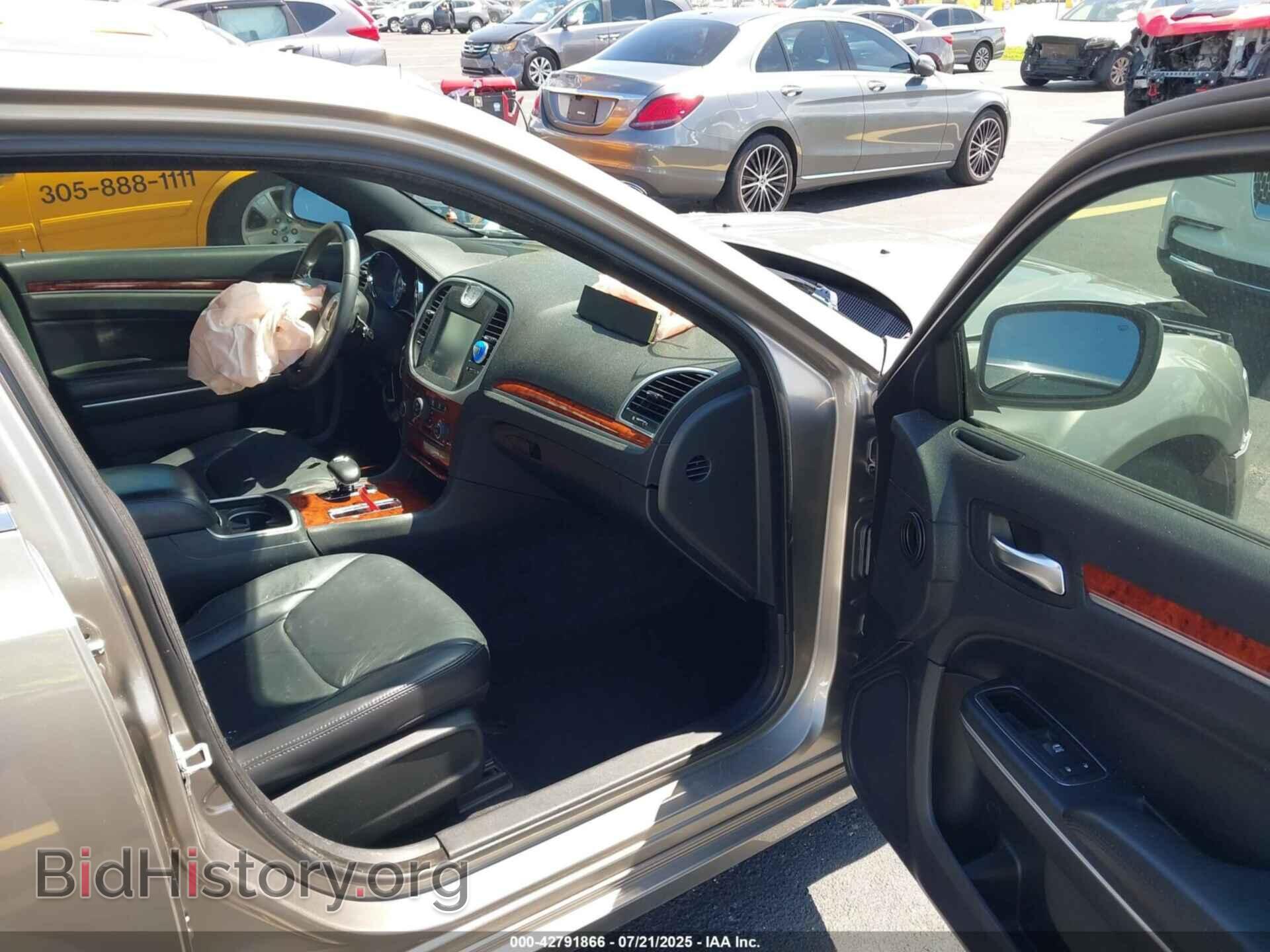 2014 CHRYSLER 300 - VIN: 2C3CCAAG6EH142009 - Фото 5