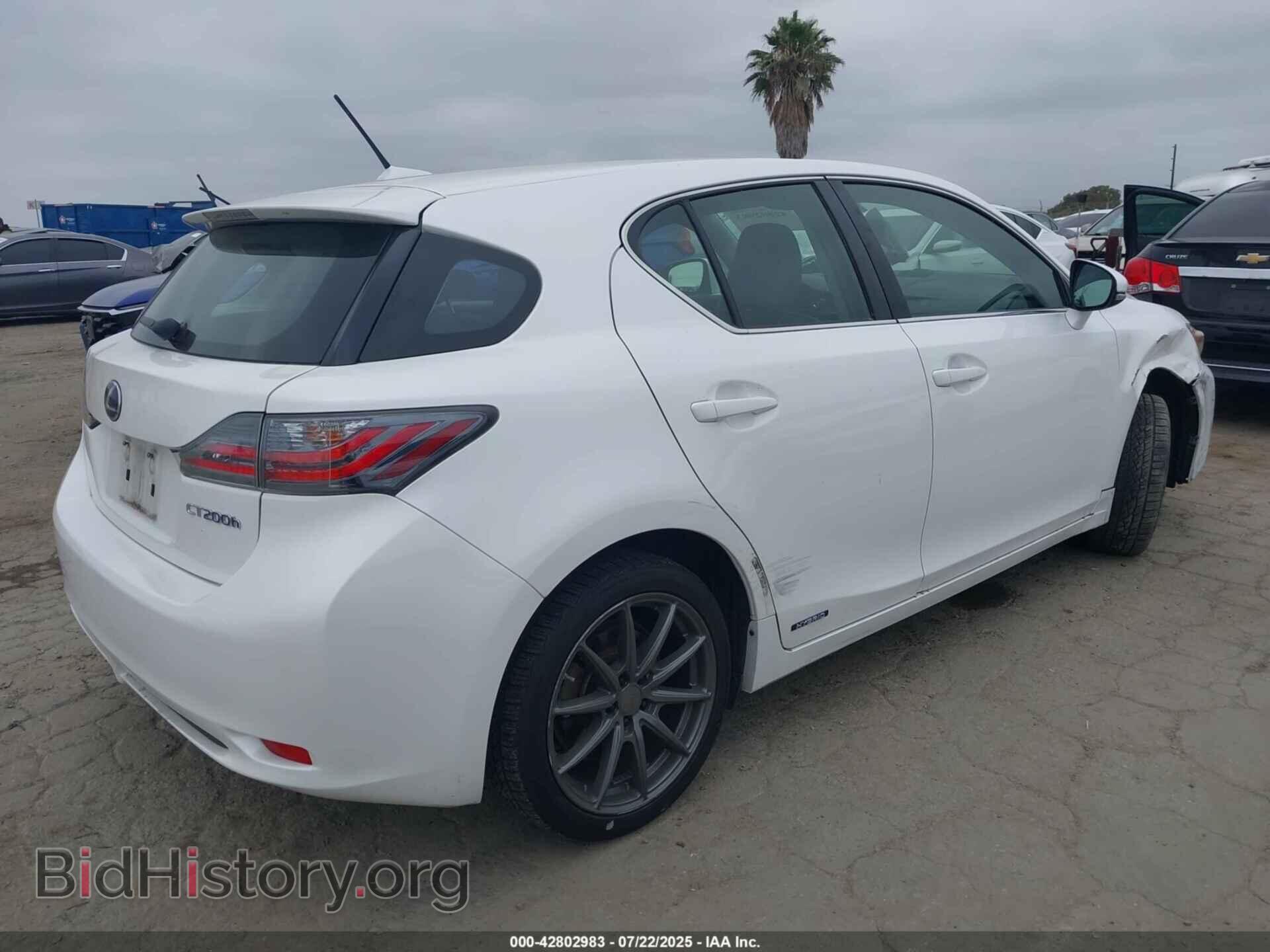 2011 LEXUS CT 200H - VIN: JTHKD5BH2B2041037 - Photo 4