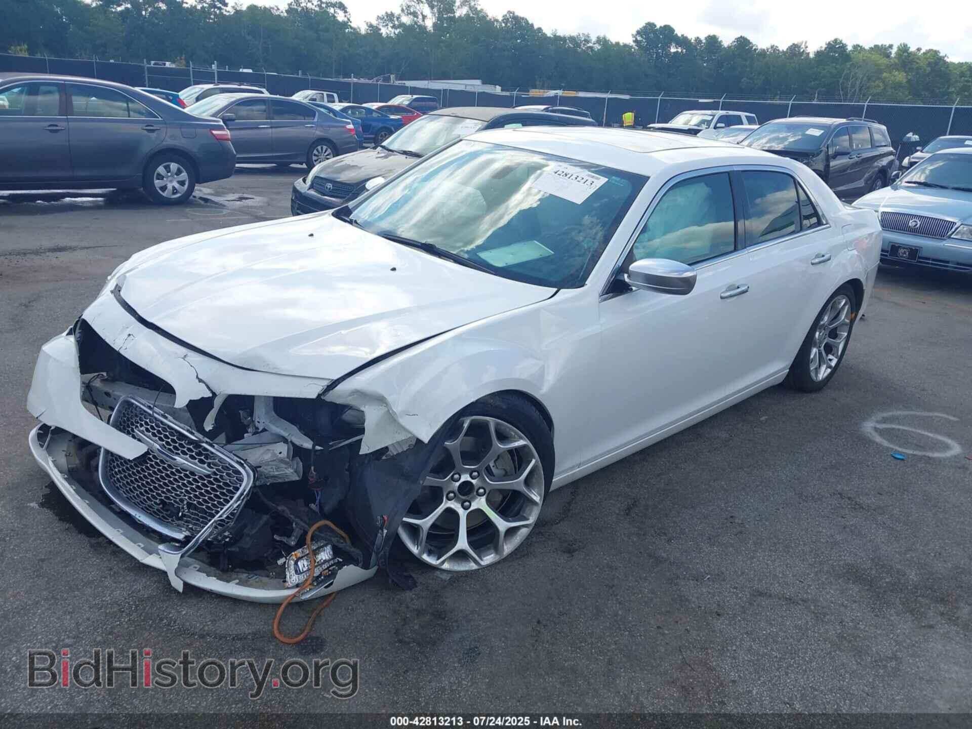 2016 CHRYSLER 300C - VIN: 2C3CCAPT5GH261483 - Фото 2
