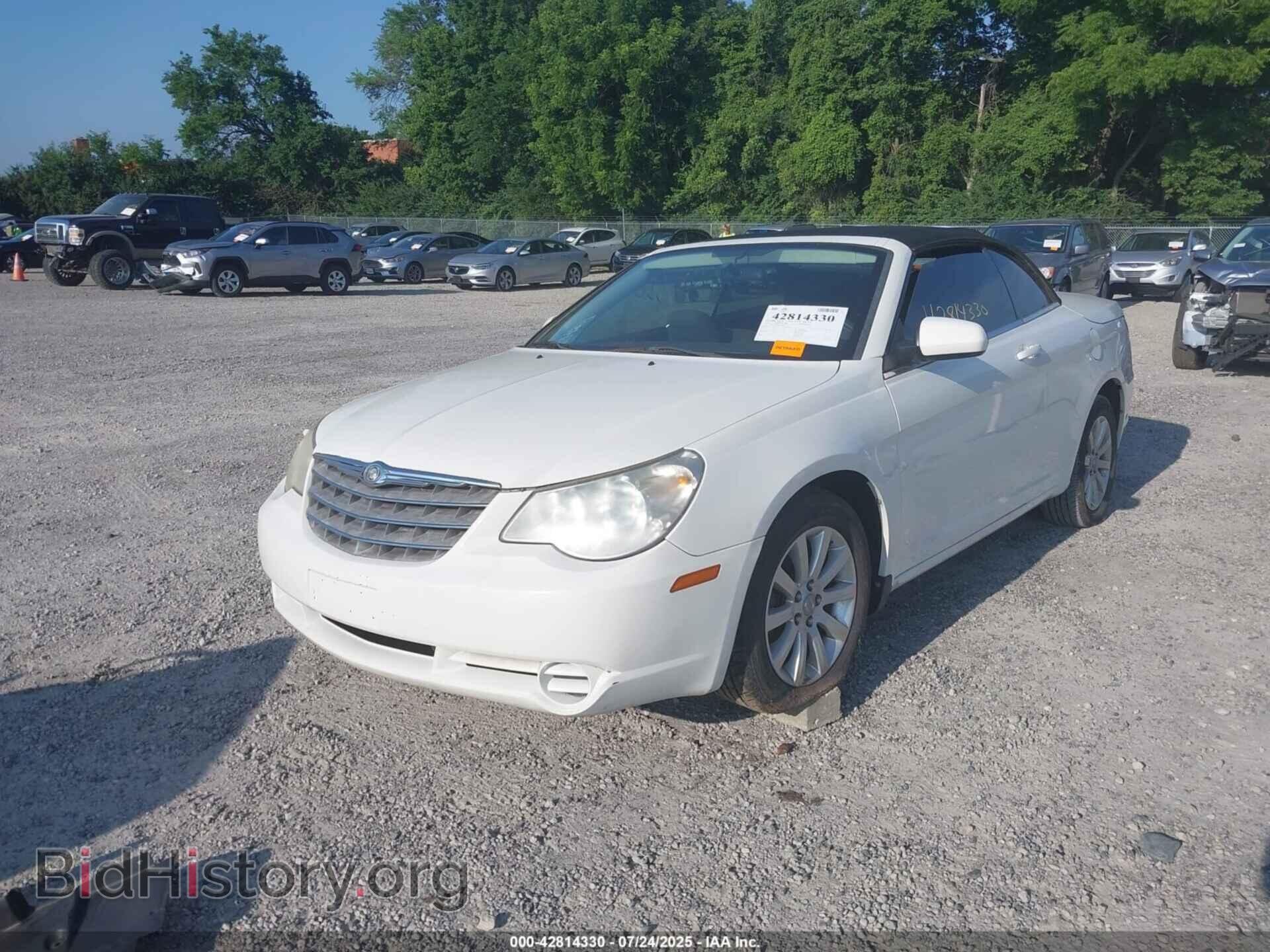 2010 CHRYSLER SEBRING - VIN: 1C3BC5ED2AN142688 - Фото 2