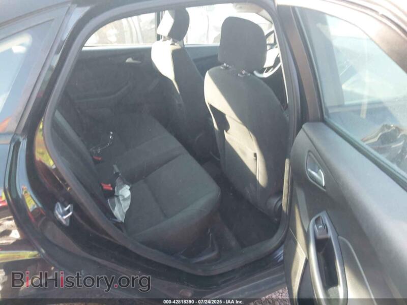 2016 Ford FOCUS (VIN 1FADP3F23GL229326) — фото 8 из 17