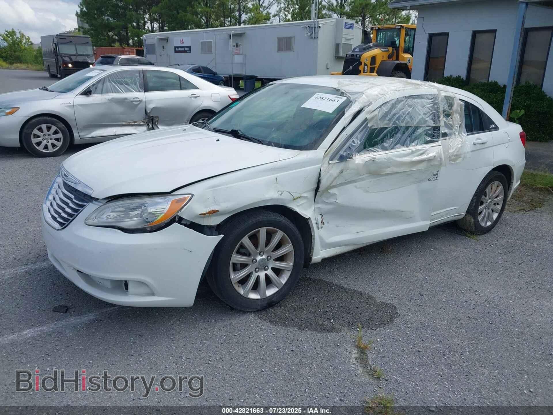 2012 CHRYSLER 200 - VIN: 1C3CCBBB0CN104255 - Фото 2