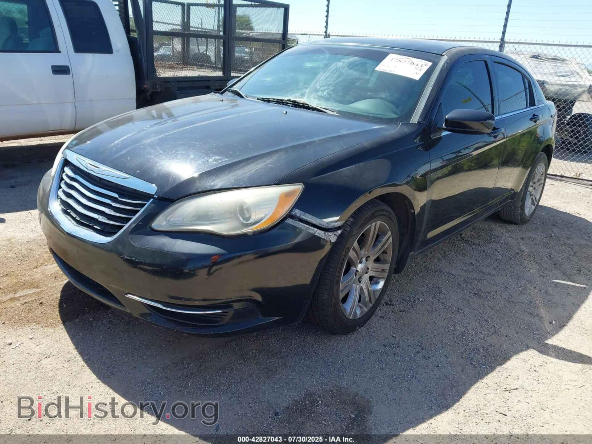 2013 CHRYSLER 200 - VIN: 1C3CCBAB5DN735425 - Фото 2