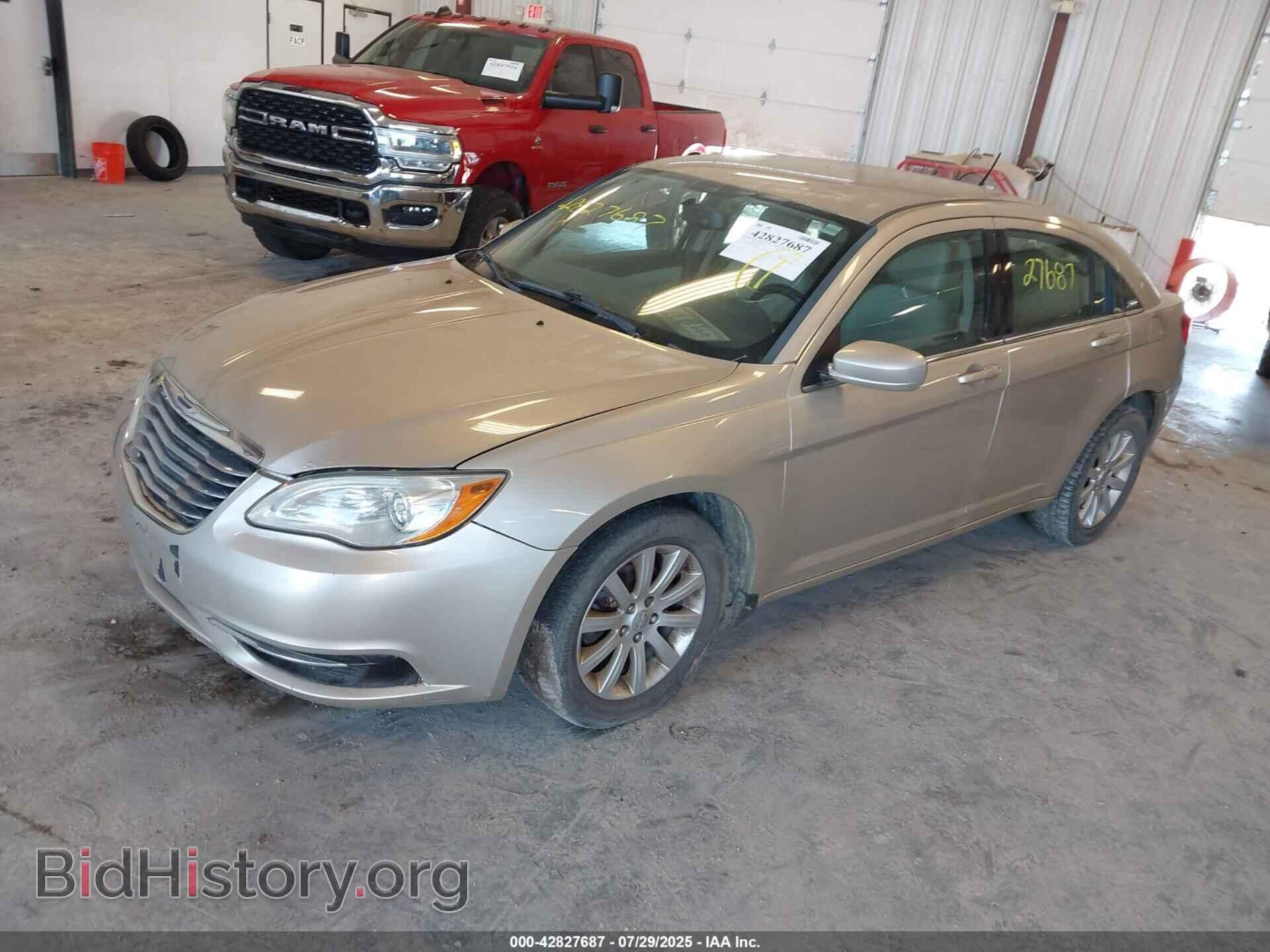 2013 CHRYSLER 200 - VIN: 1C3CCBBB3DN574359 - Фото 2