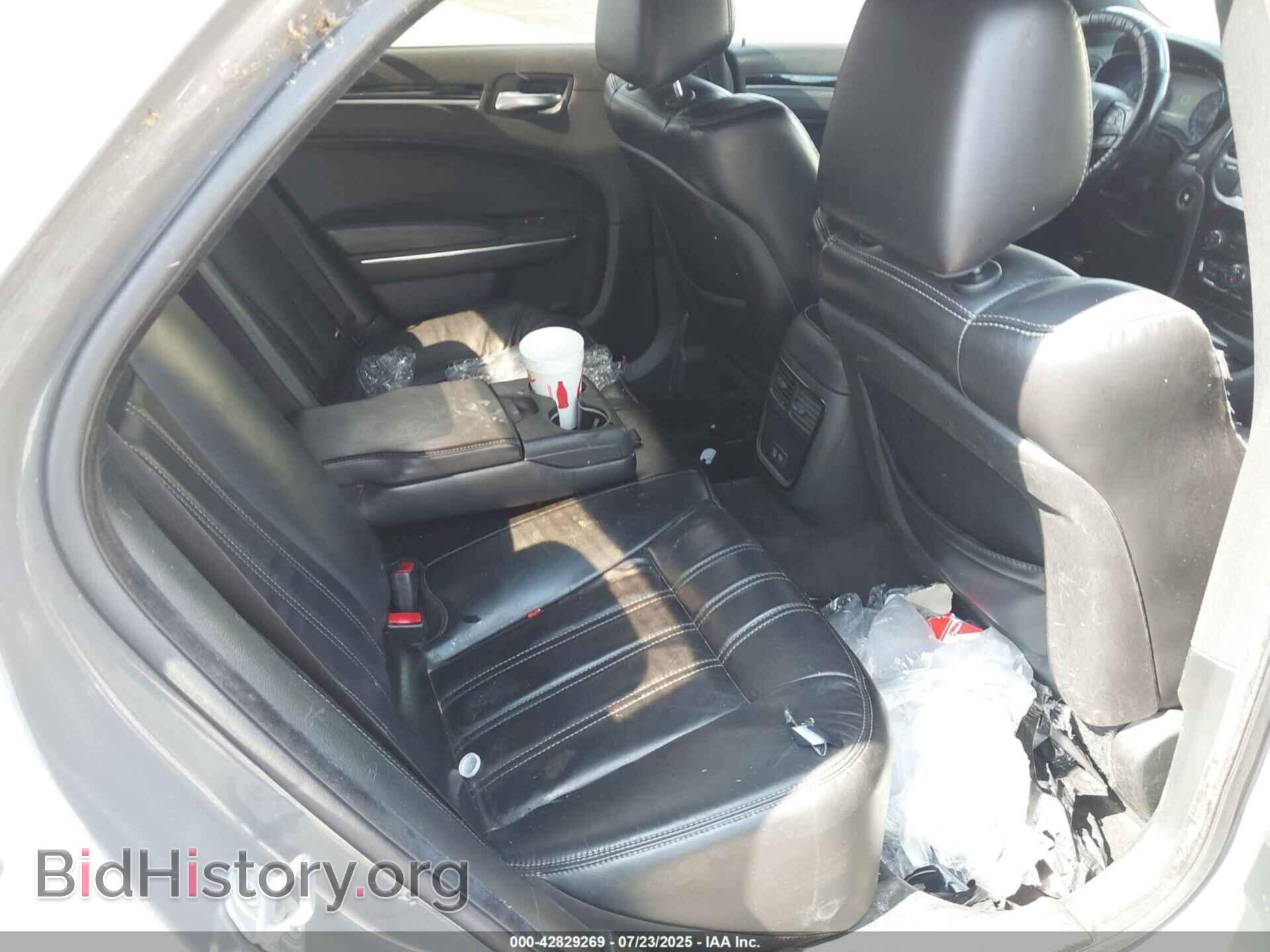 2018 CHRYSLER 300 - VIN: 2C3CCABG5JH143001 - Фото 8