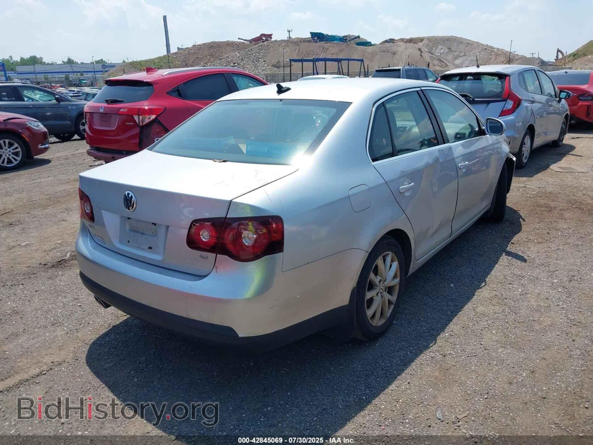 2010 VOLKSWAGEN JETTA - VIN: 3VWRZ7AJ4AM032202 - Фото 4