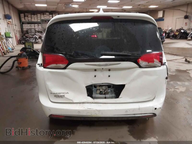 2017 Chrysler PACIFICA (VIN 2C4RC1BG4HR501246) — photo 6 of 17