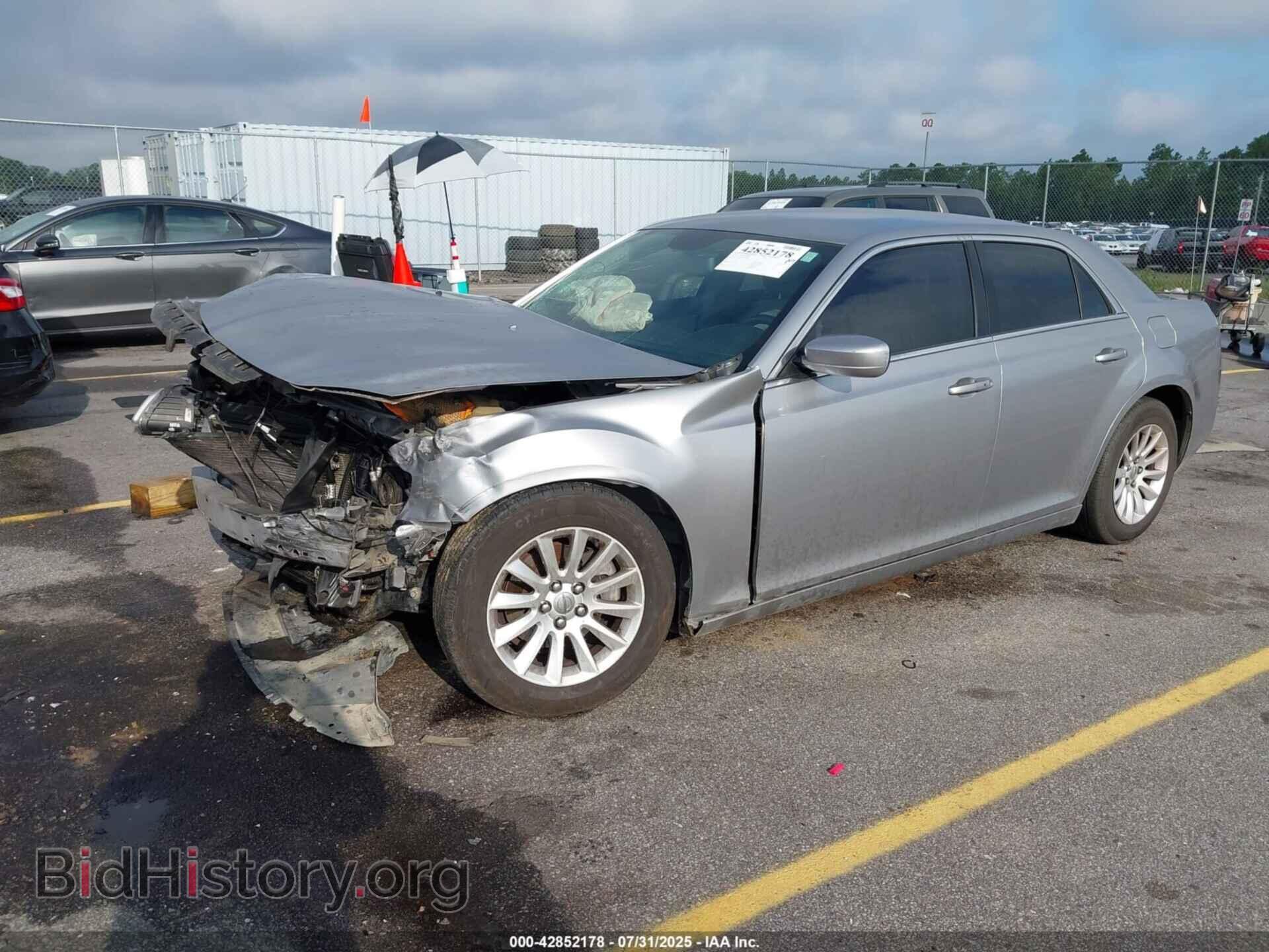 2013 CHRYSLER 300 - VIN: 2C3CCAAG1DH627088 - Фото 2