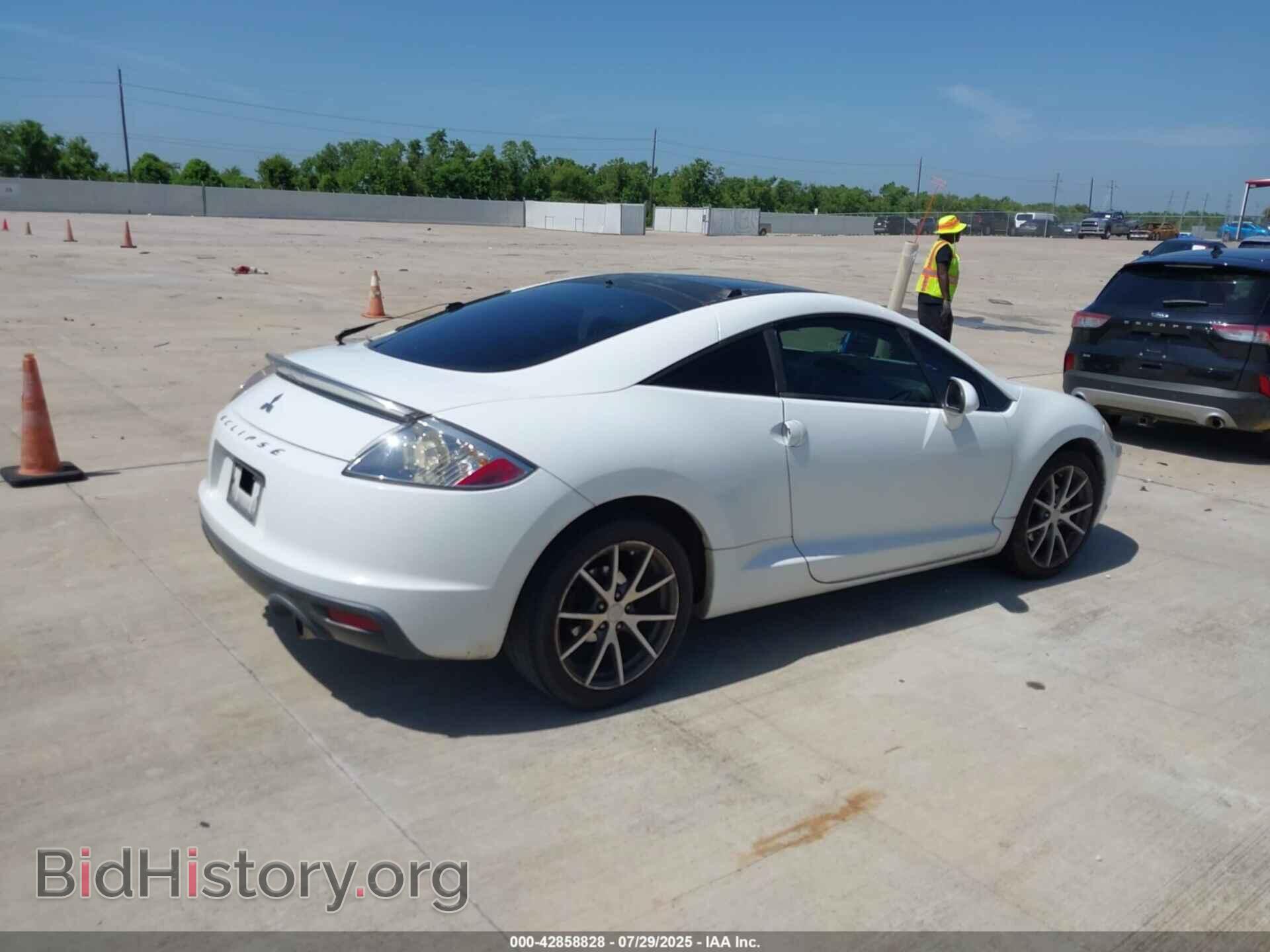 2011 MITSUBISHI ECLIPSE - VIN: 4A31K5DF7BE018136 - Photo 4