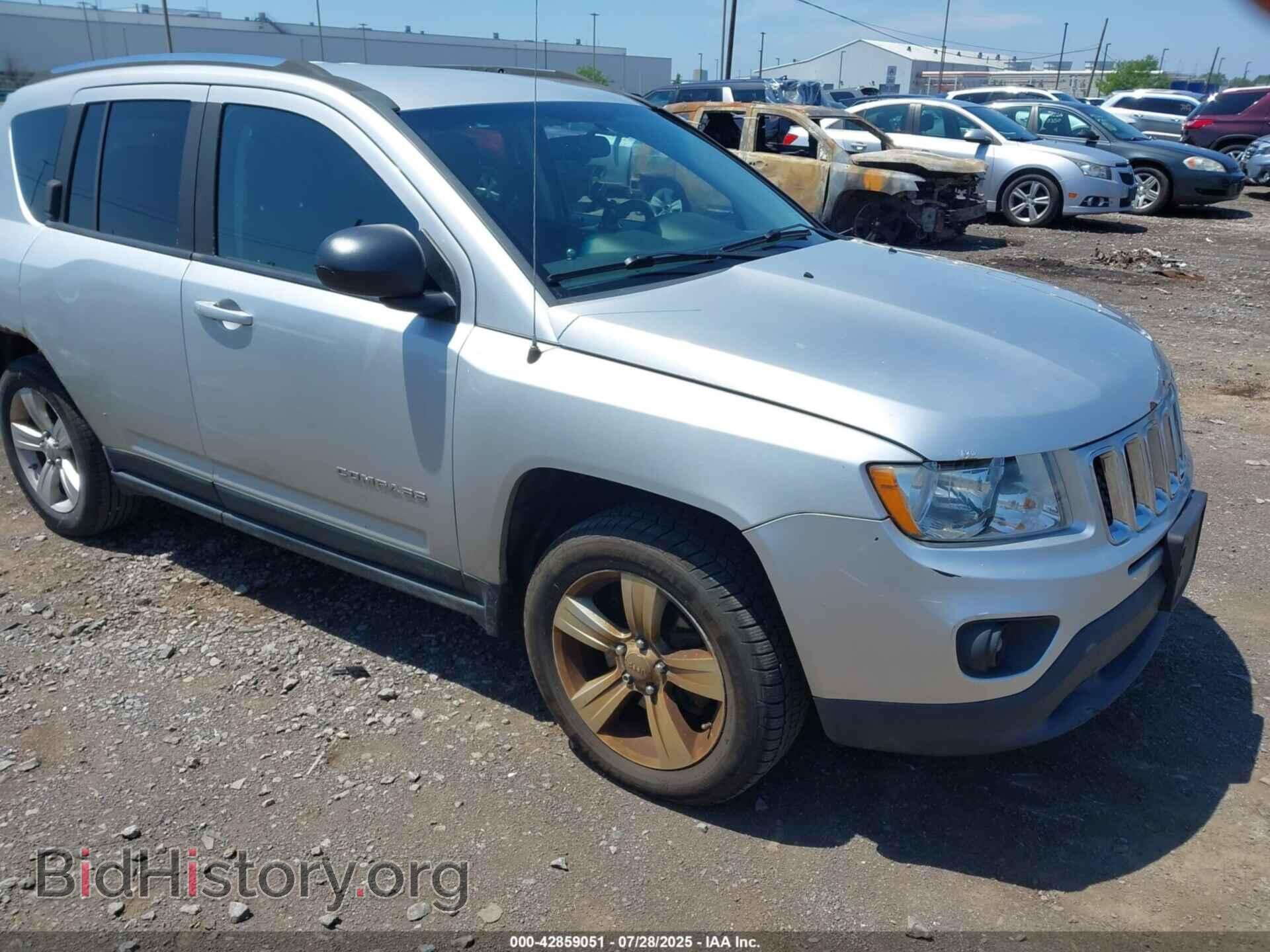 Photo 1J4NF1FB2BD218224 - JEEP COMPASS 2011