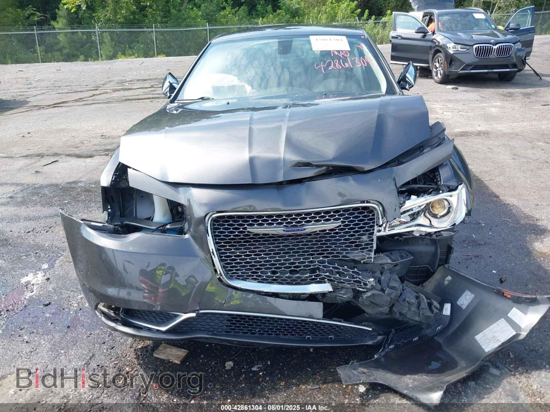 2019 CHRYSLER 300 - VIN: 2C3CCAAG3KH679318 - Фото 6