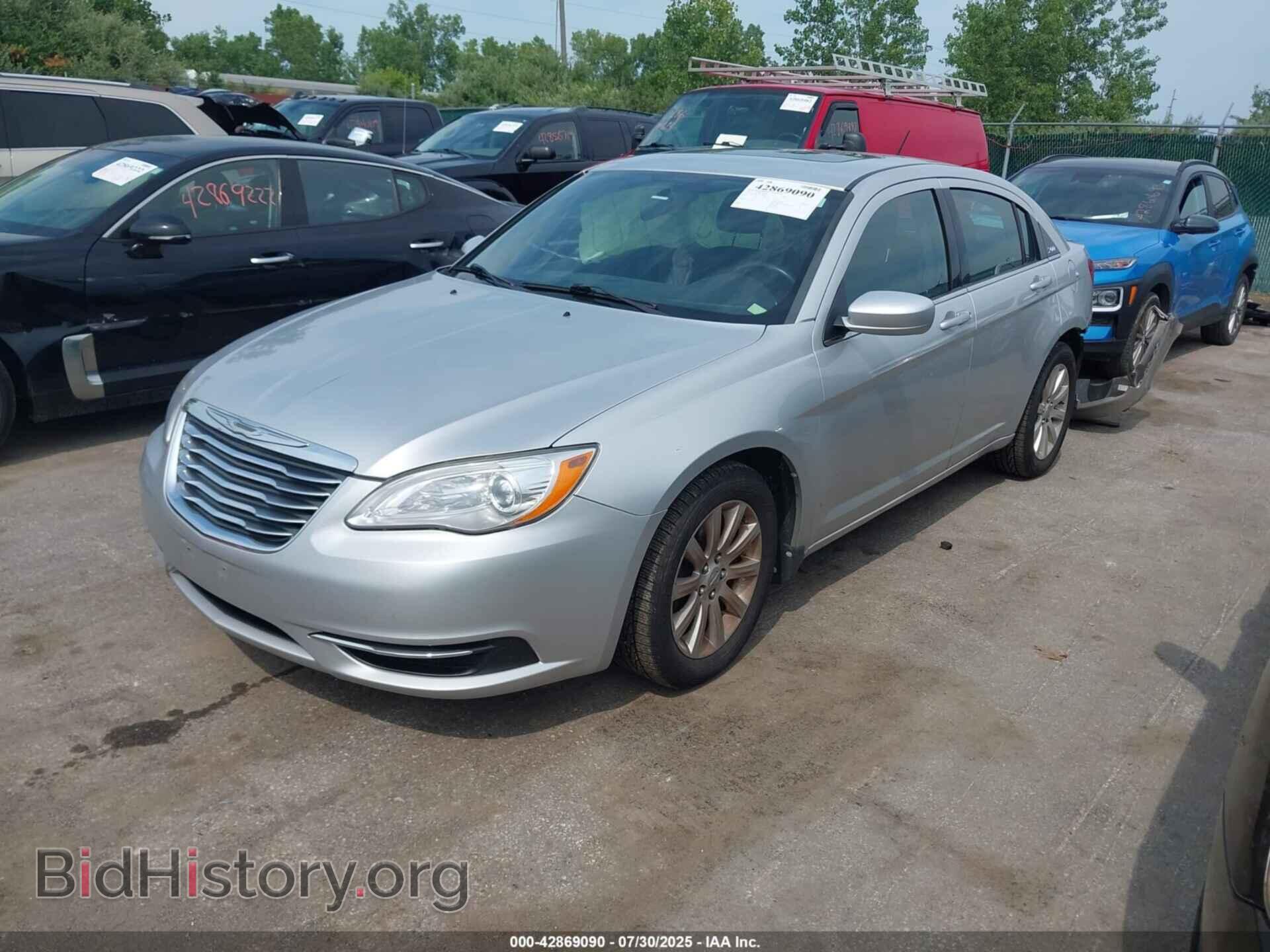 2012 CHRYSLER 200 - VIN: 1C3CCBBG7CN139600 - Фото 2