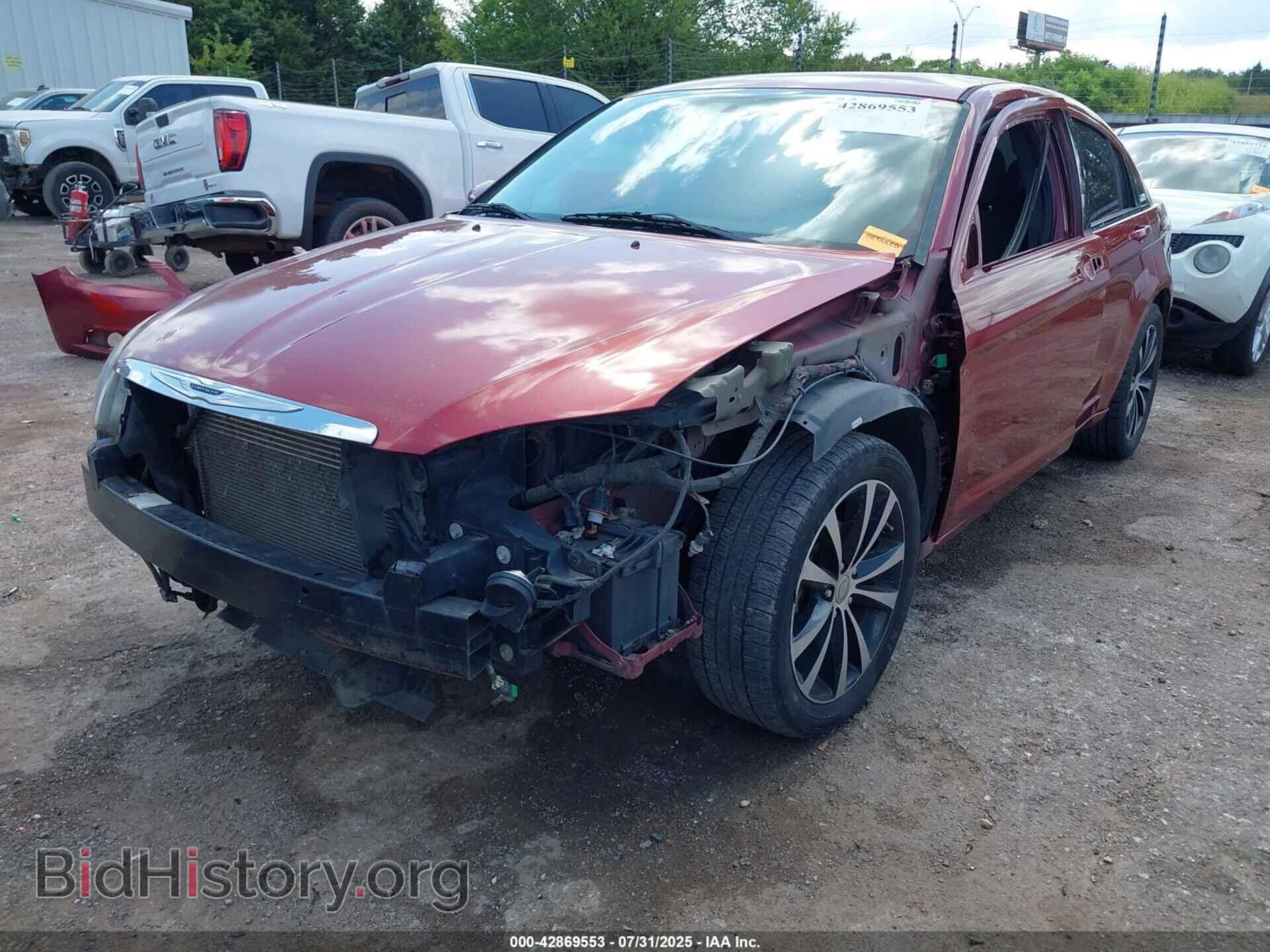 2013 CHRYSLER 200 - VIN: 1C3CCBBG2DN739166 - Фото 2