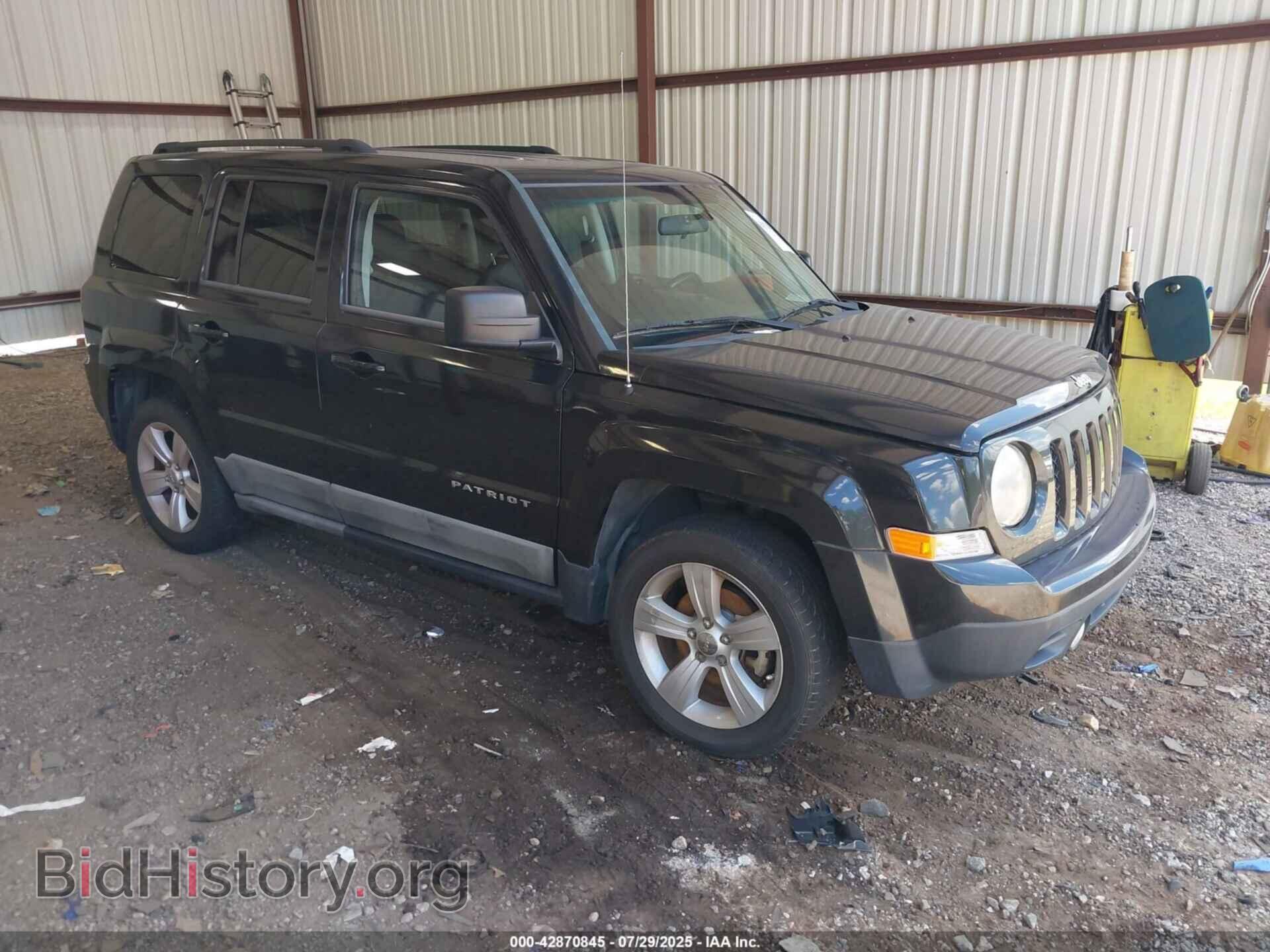 Photo 1J4NT1GA3BD104084 - JEEP PATRIOT 2011