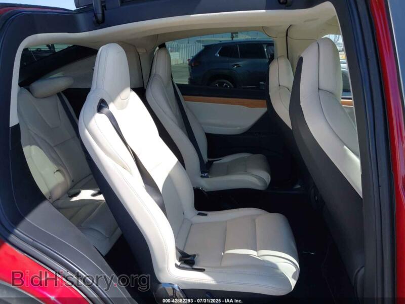 2018 Tesla MODEL X (VIN 5YJXCBE21JF118962) — photo 8 of 20