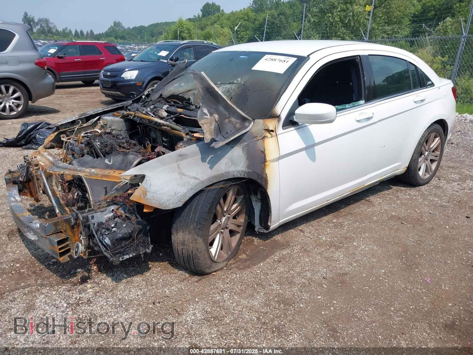 2013 CHRYSLER 200 - VIN: 1C3CCBBB5DN694874 - Фото 2