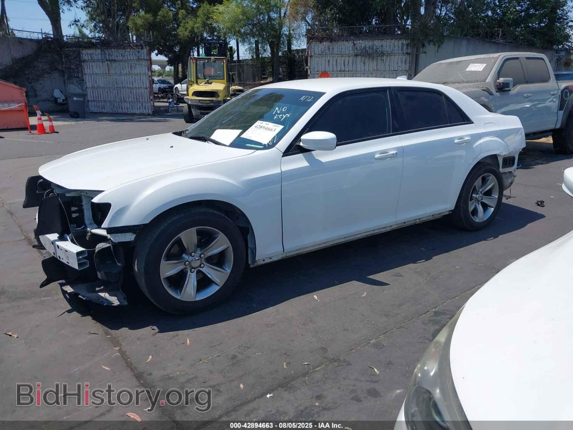 2019 CHRYSLER 300 - VIN: 2C3CCABG6KH561472 - Фото 2