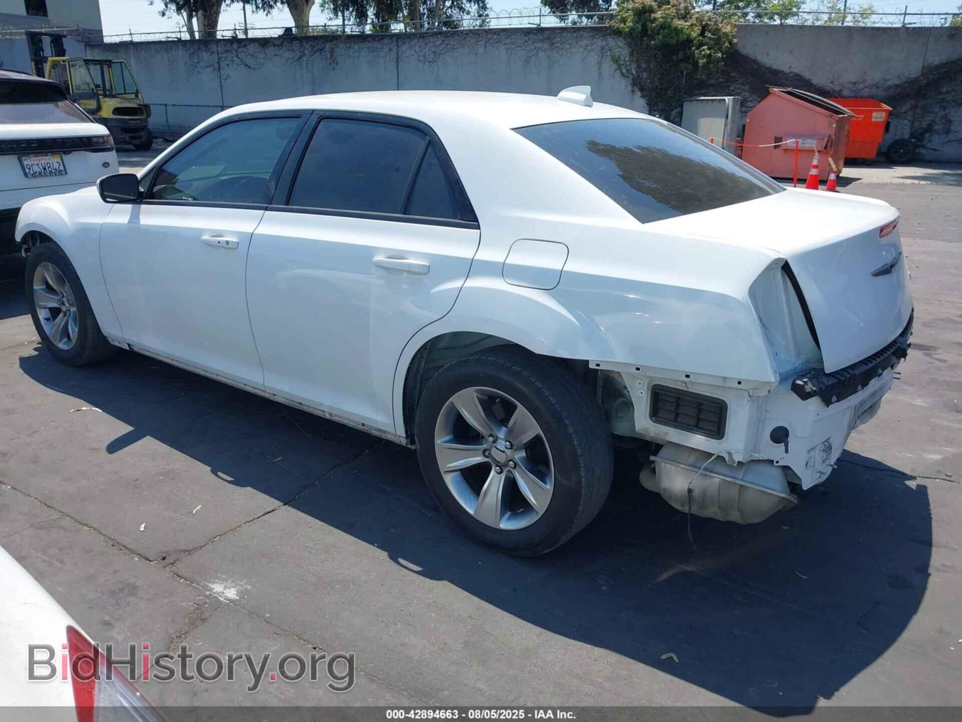 2019 CHRYSLER 300 - VIN: 2C3CCABG6KH561472 - Фото 3