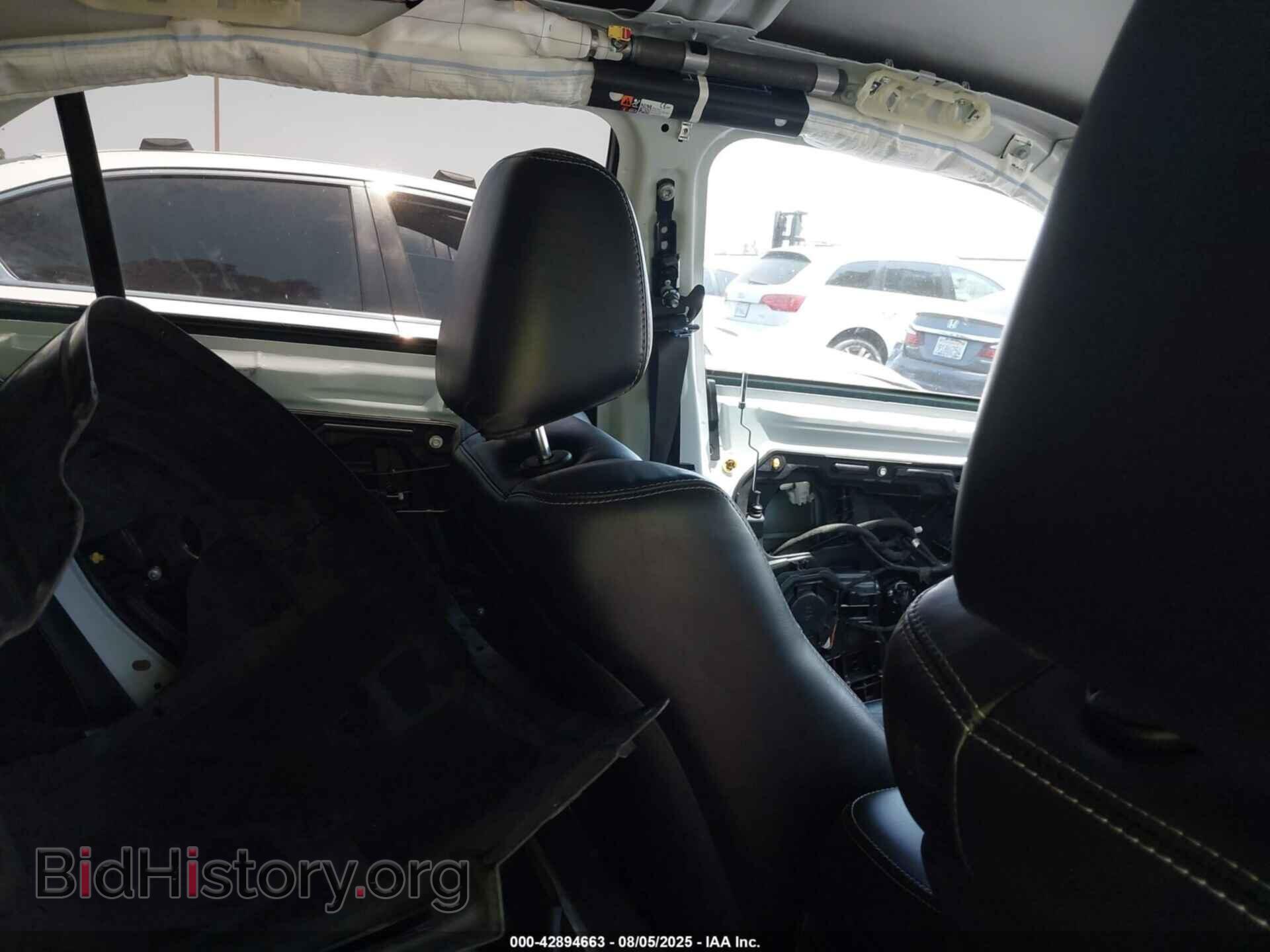 2019 CHRYSLER 300 - VIN: 2C3CCABG6KH561472 - Фото 8