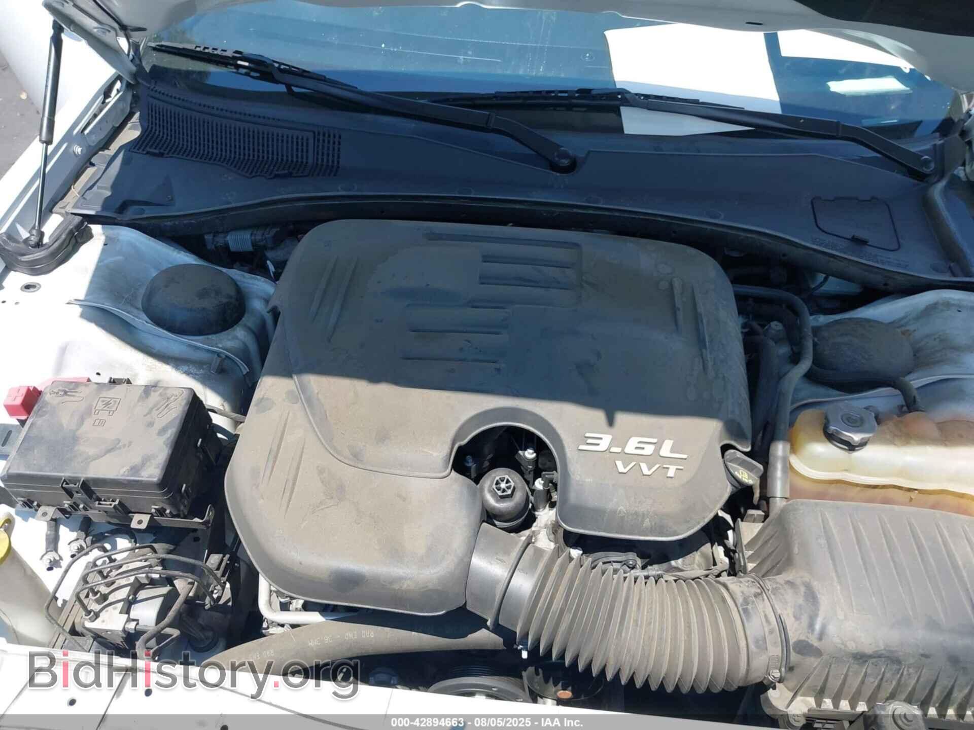 2019 CHRYSLER 300 - VIN: 2C3CCABG6KH561472 - Фото 10
