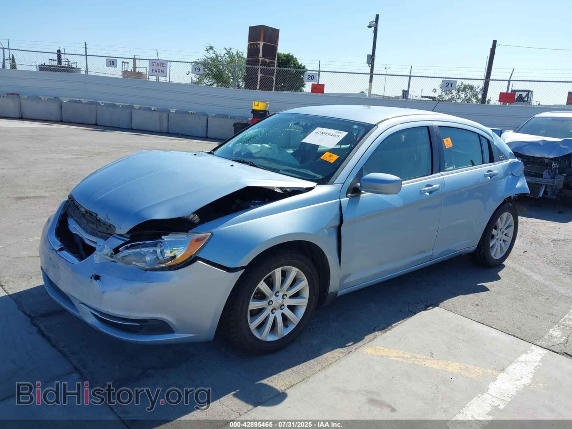 2013 CHRYSLER 200 - VIN: 1C3CCBBB3DN588813 - Фото 2