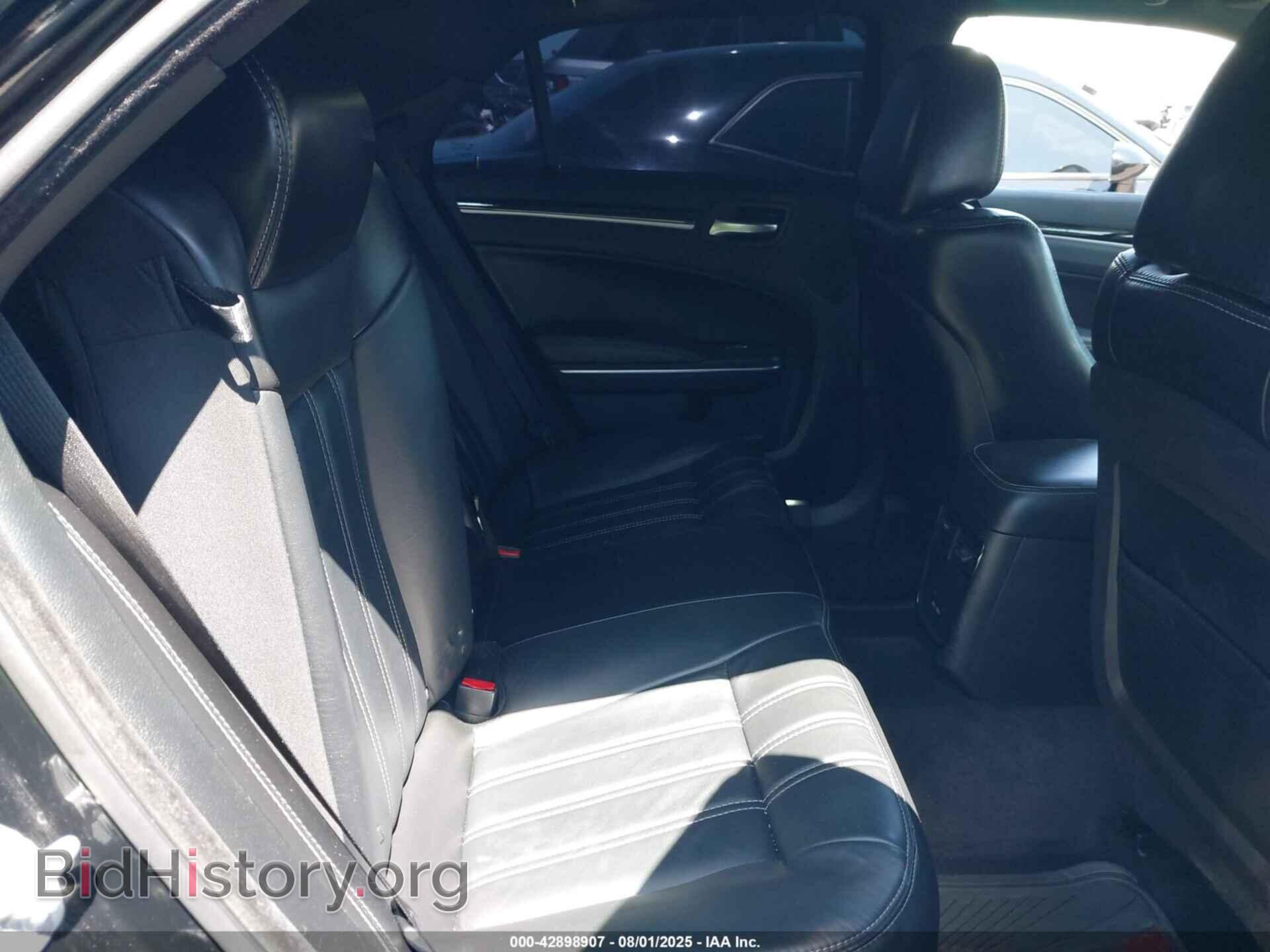 2017 CHRYSLER 300 - VIN: 2C3CCABG8HH560235 - Фото 8