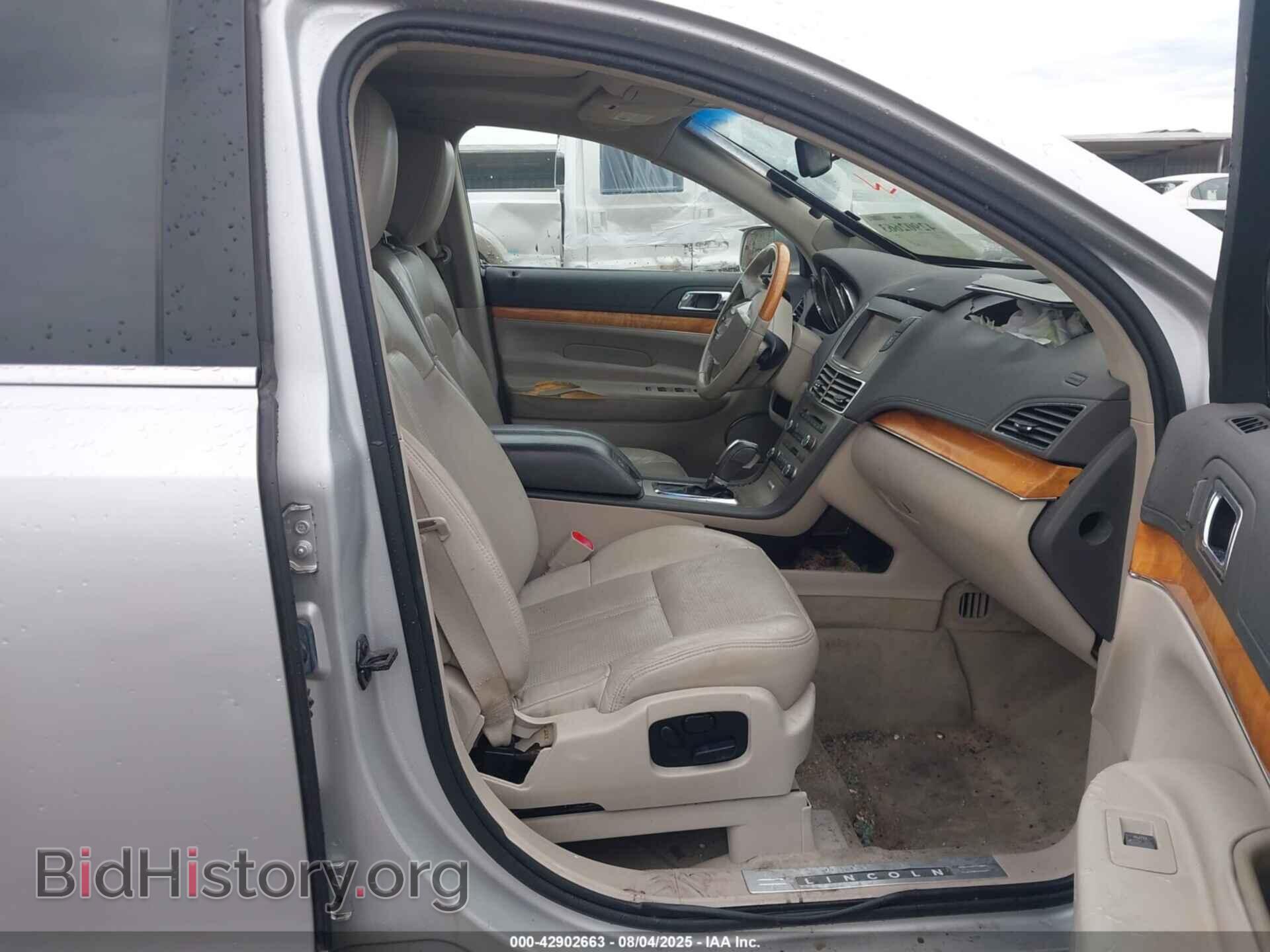 2010 LINCOLN MKT - VIN: 2LMHJ5FR8ABJ10068 - Фото 5