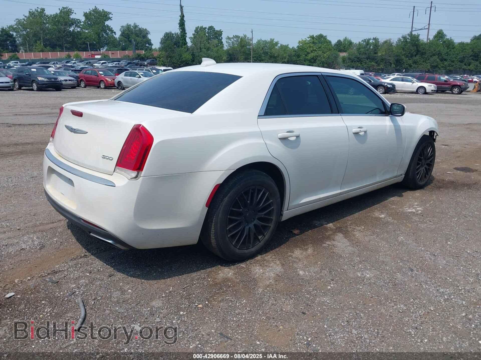 2015 CHRYSLER 300 - VIN: 2C3CCAAG8FH815559 - Фото 4