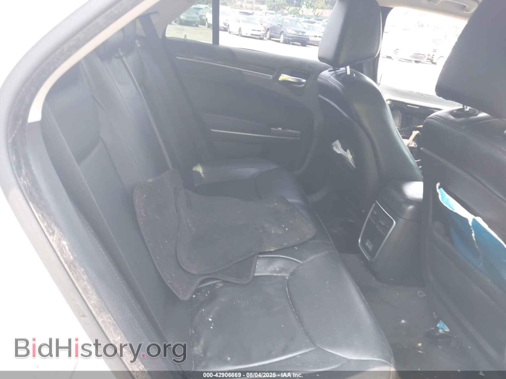 2015 CHRYSLER 300 - VIN: 2C3CCAAG8FH815559 - Фото 8