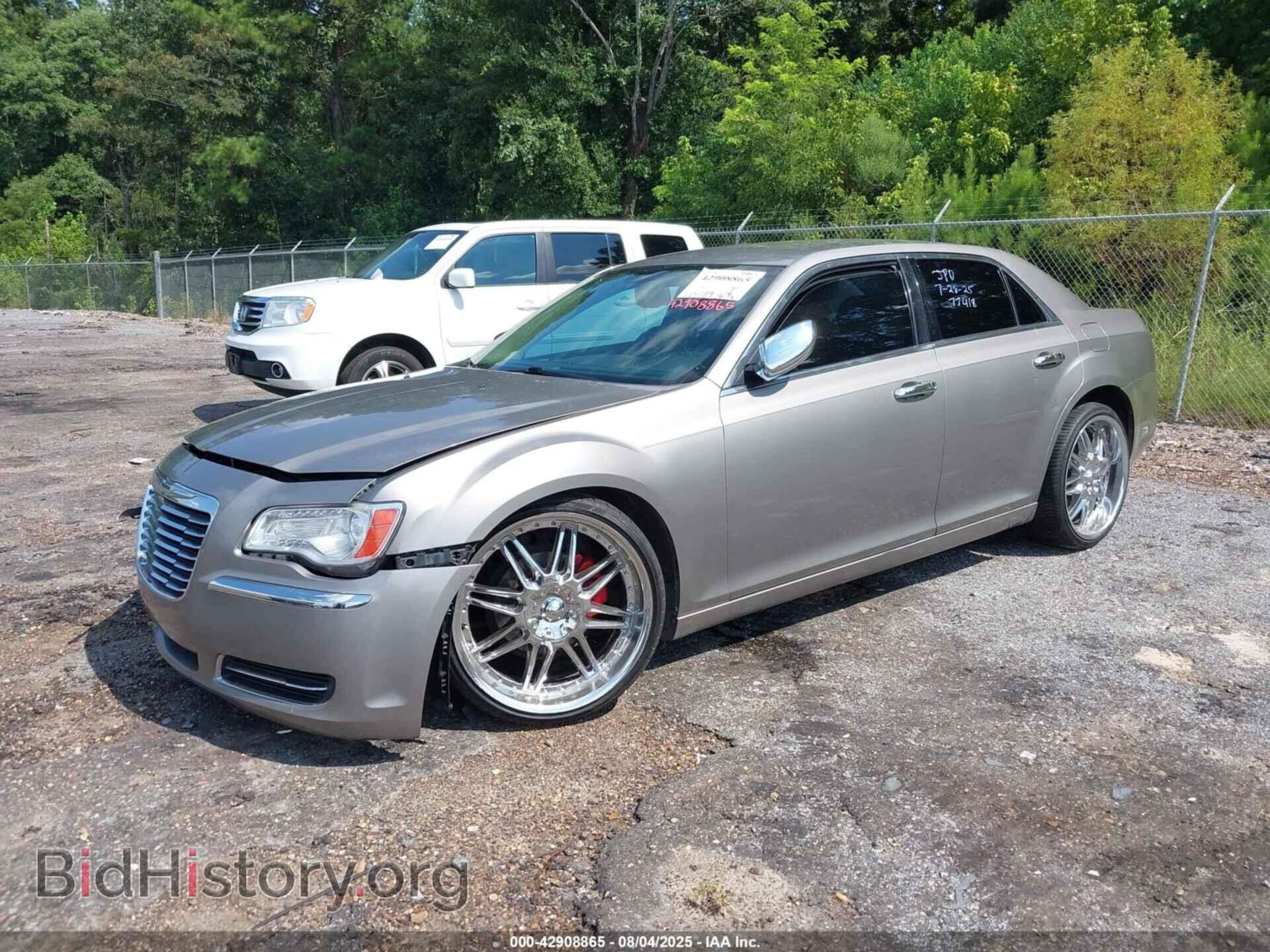 2014 CHRYSLER 300 - VIN: 2C3CCAAG2EH175458 - Фото 2