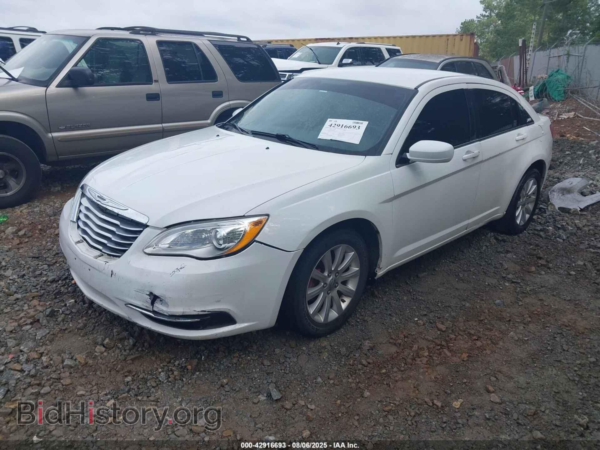 2013 CHRYSLER 200 - VIN: 1C3CCBAB2DN640675 - Фото 2