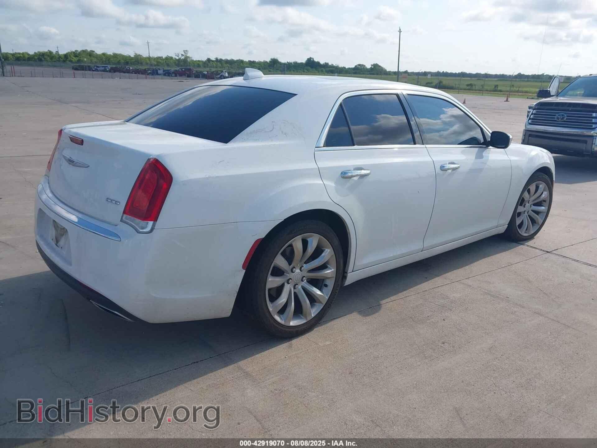 2019 CHRYSLER 300 - VIN: 2C3CCAEG9KH594784 - Фото 4