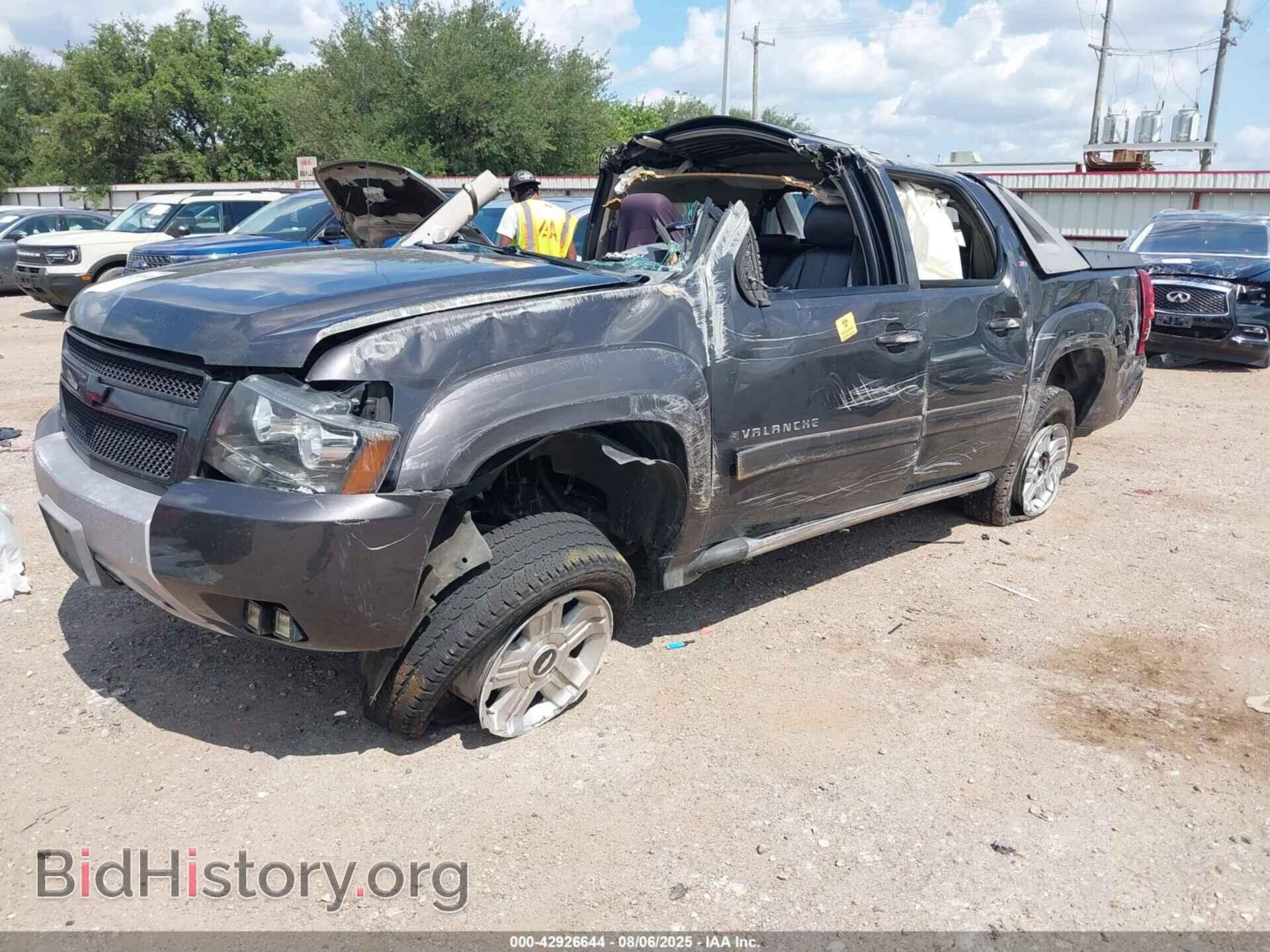 2011 CHEVROLET AVALANCHE 1500 - VIN: 3GNTKFE32BG301646 - Фото 2