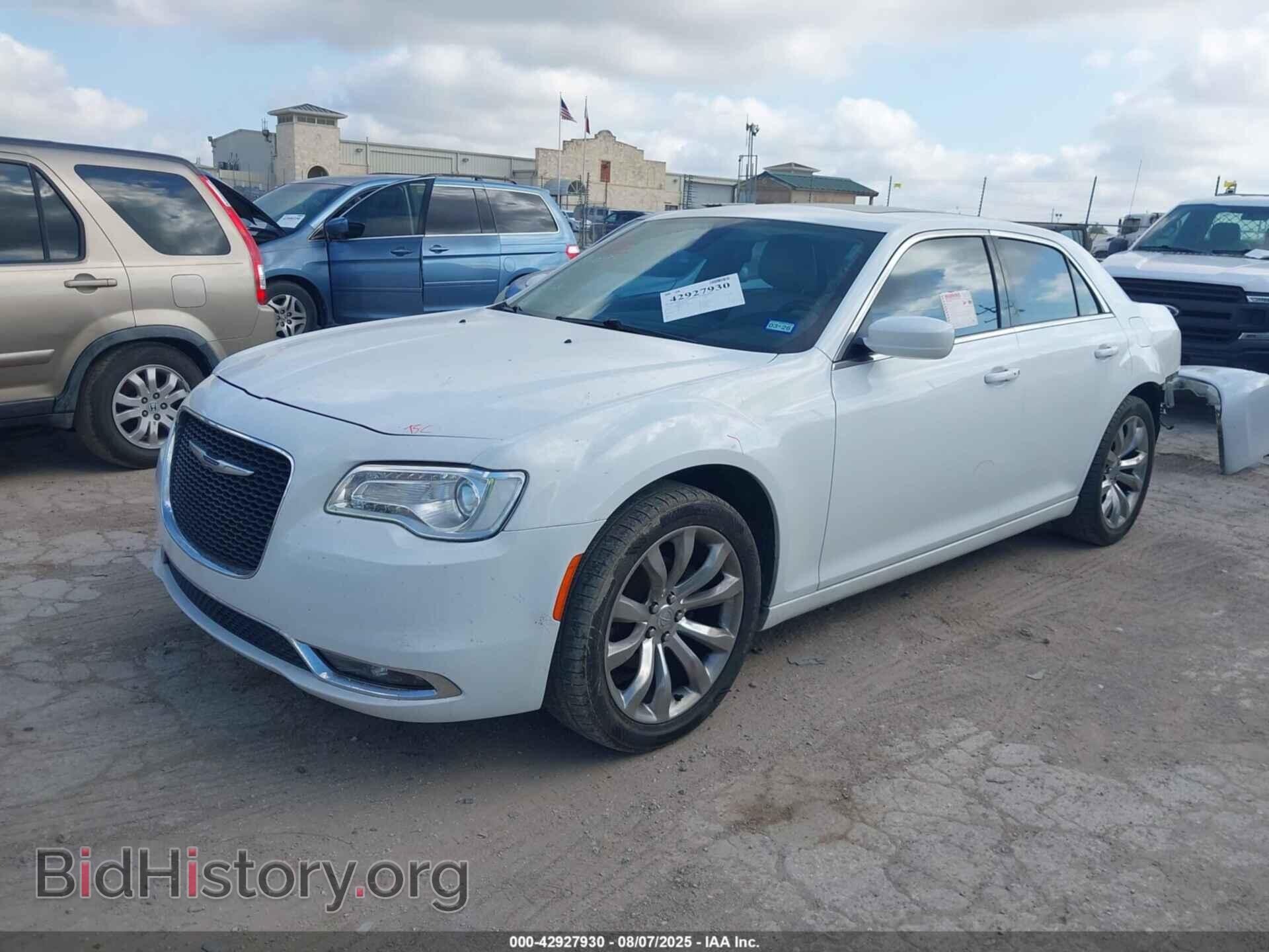 2017 CHRYSLER 300 - VIN: 2C3CCAAG2HH577680 - Фото 2