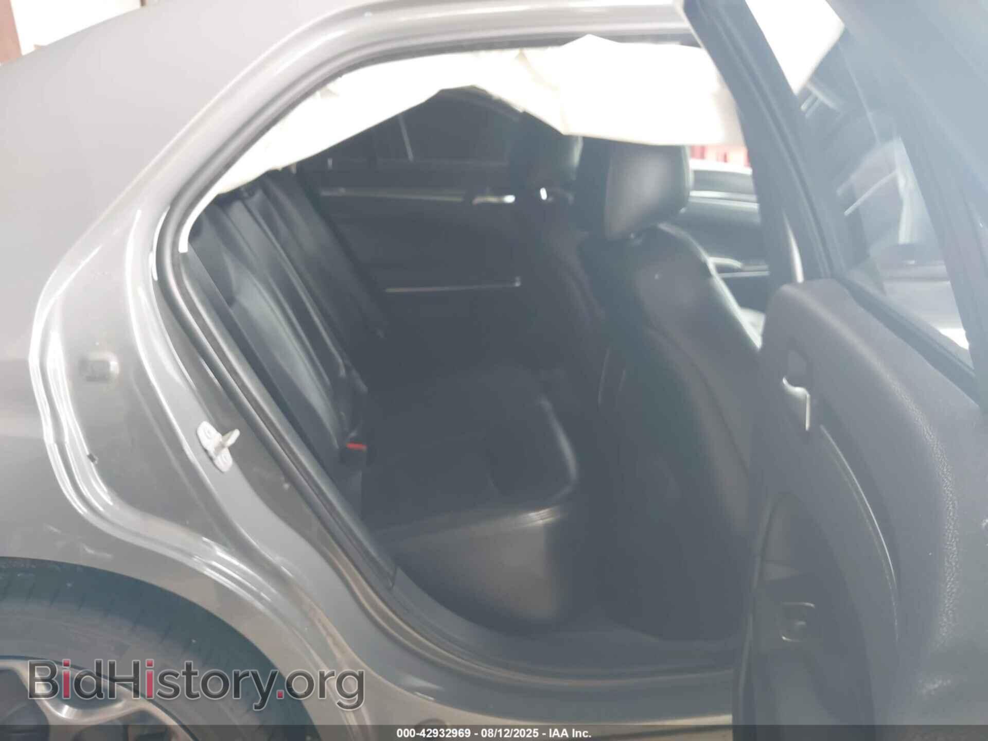 2018 CHRYSLER 300 - VIN: 2C3CCAAG3JH340797 - Фото 8
