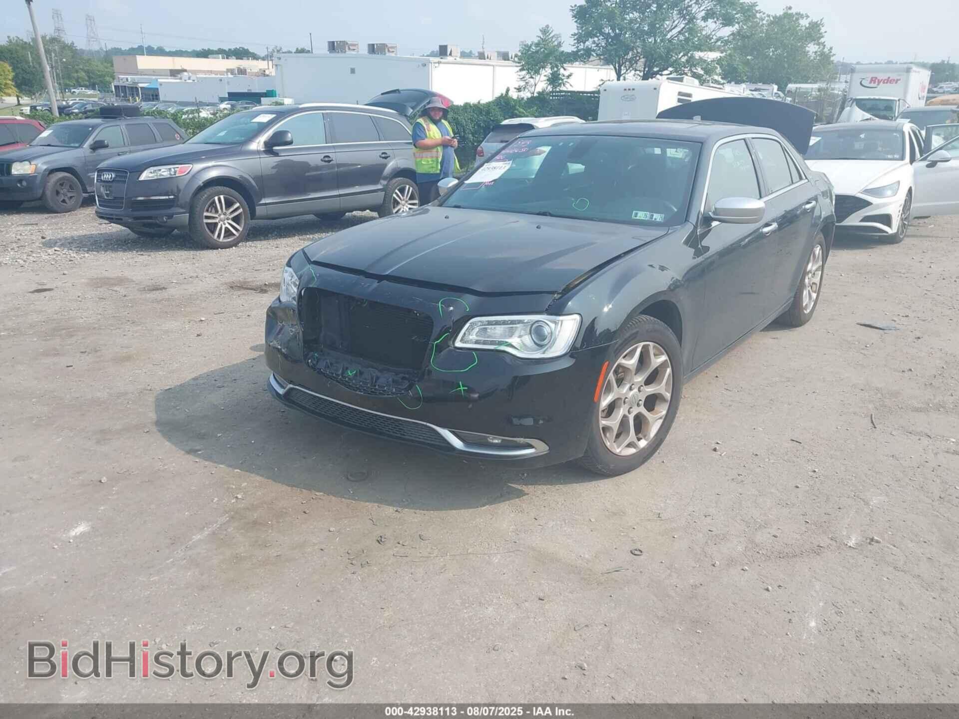 2016 CHRYSLER 300C - VIN: 2C3CCASG9GH208523 - Фото 2