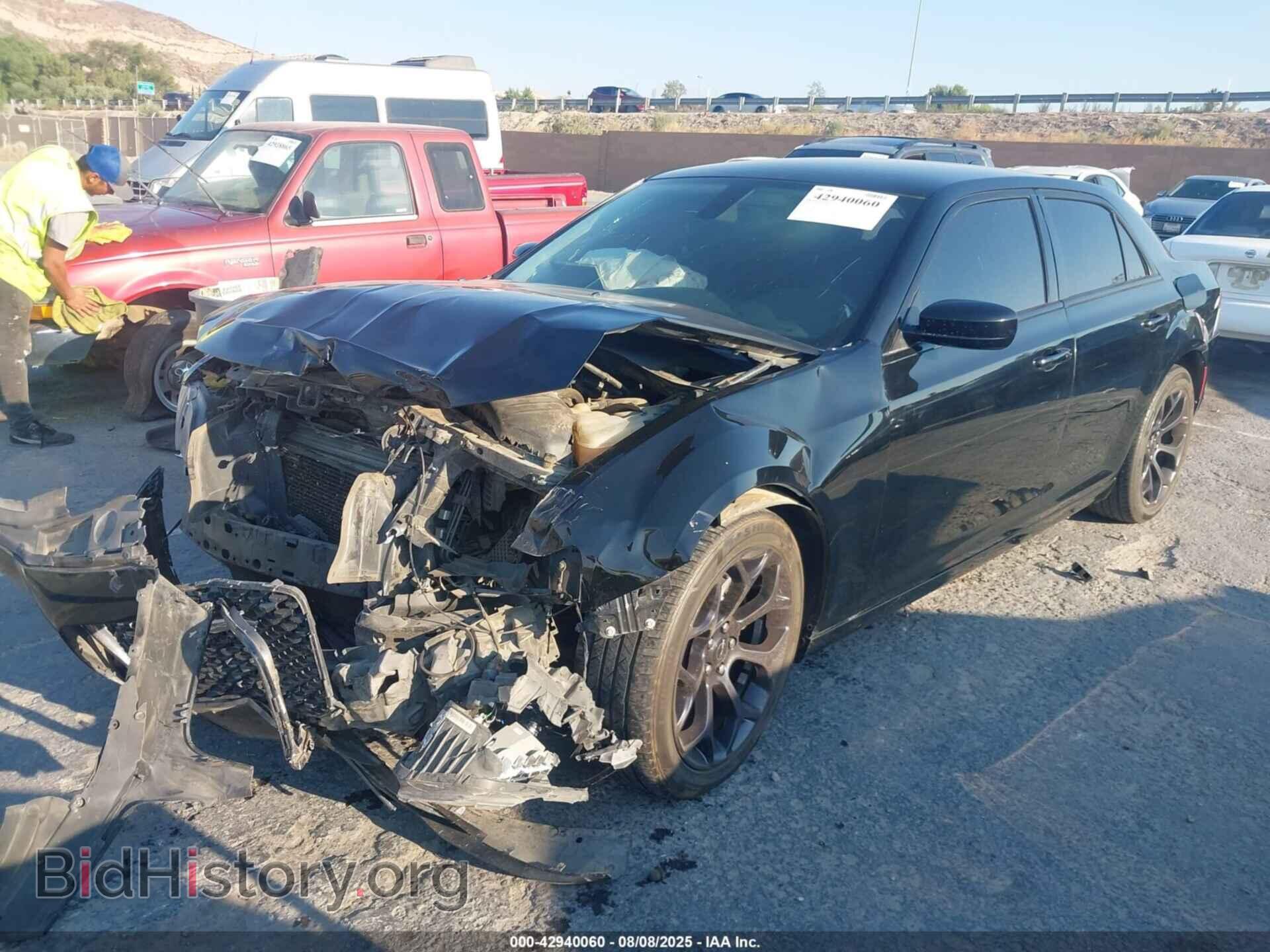 2019 CHRYSLER 300 - VIN: 2C3CCAAG3KH580983 - Фото 2